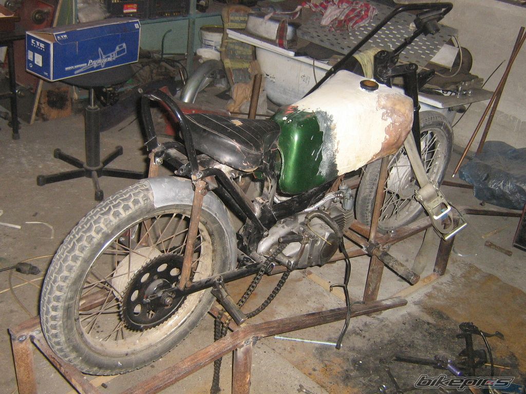 Photo 1616985