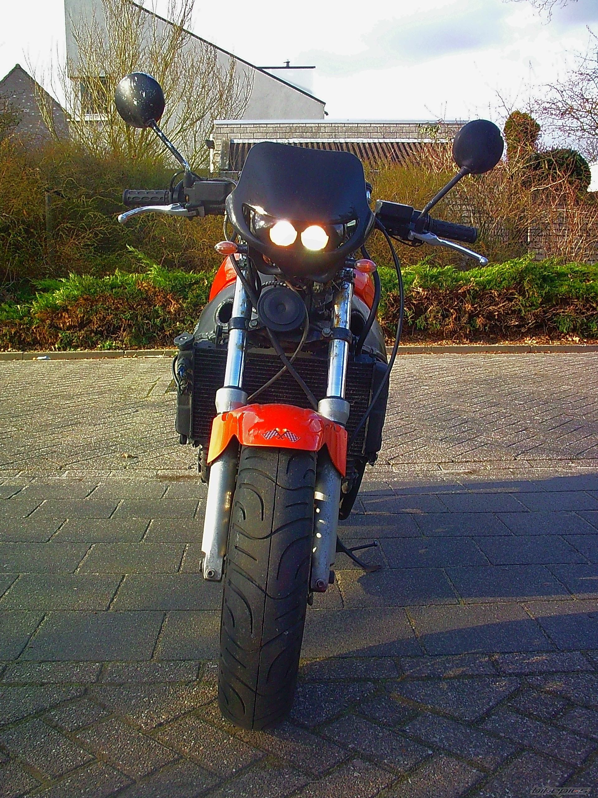 Photo 1616990