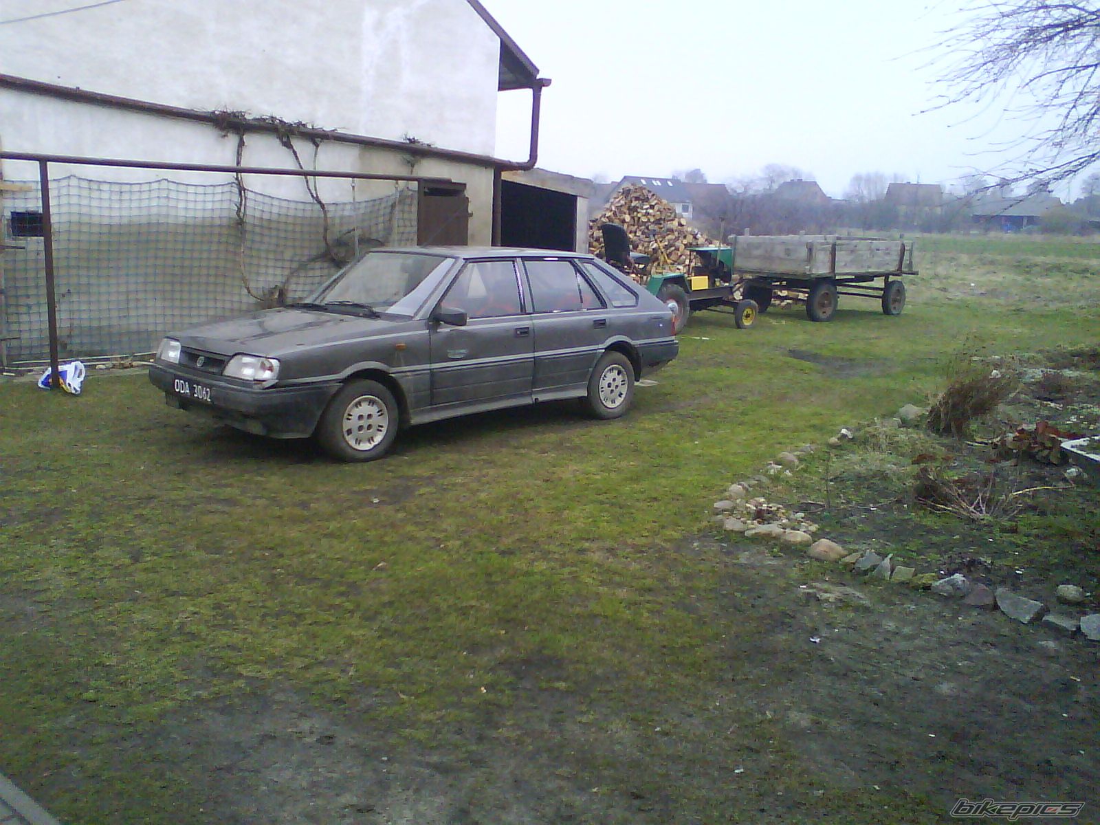 Photo 1617596