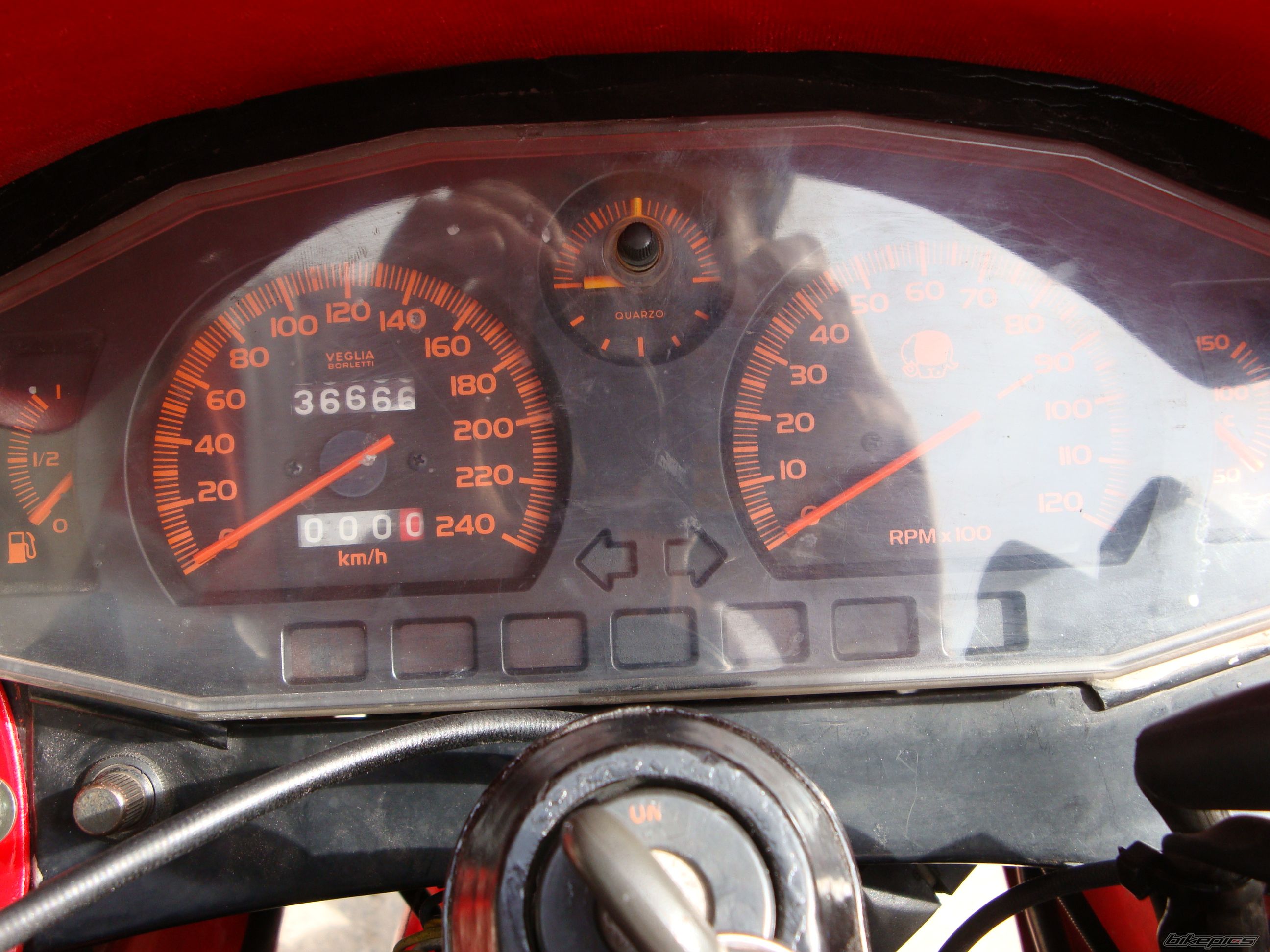 Photo 1617759