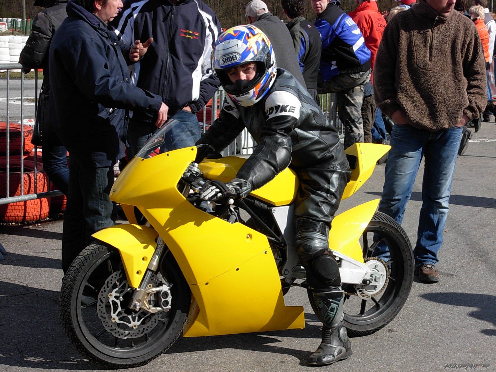 Photo 1617909