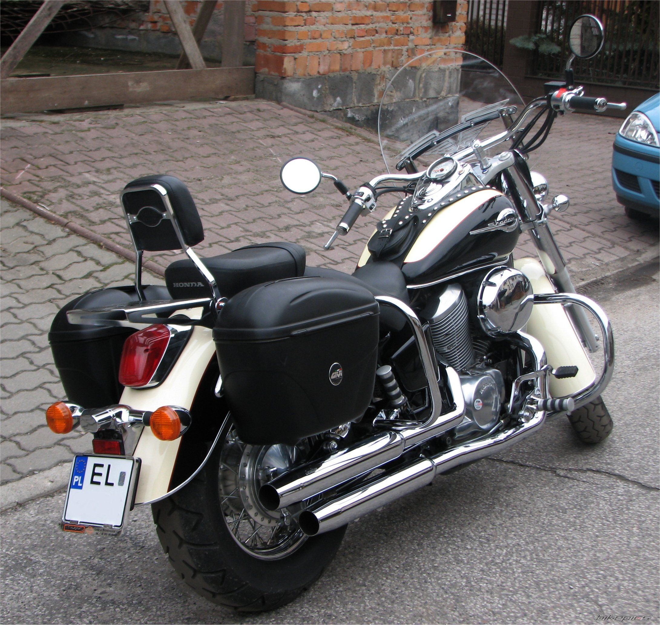 Photo 1617944