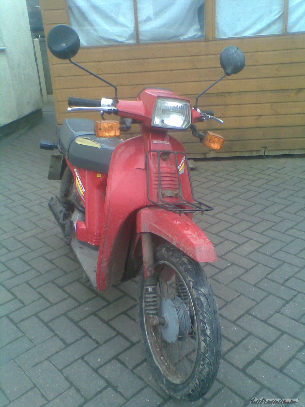 Photo 1618206