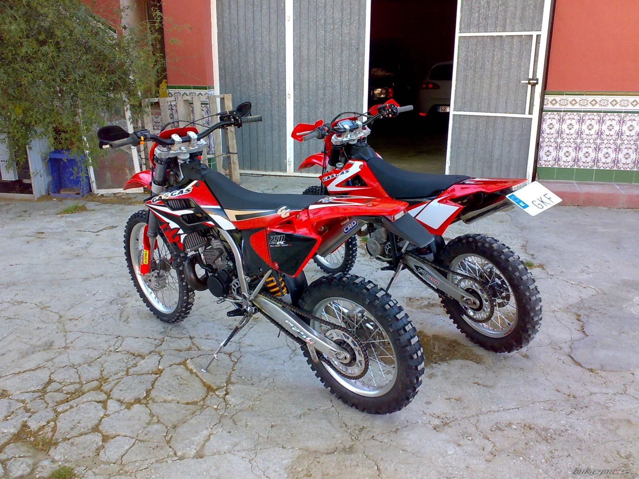 Photo 1618304