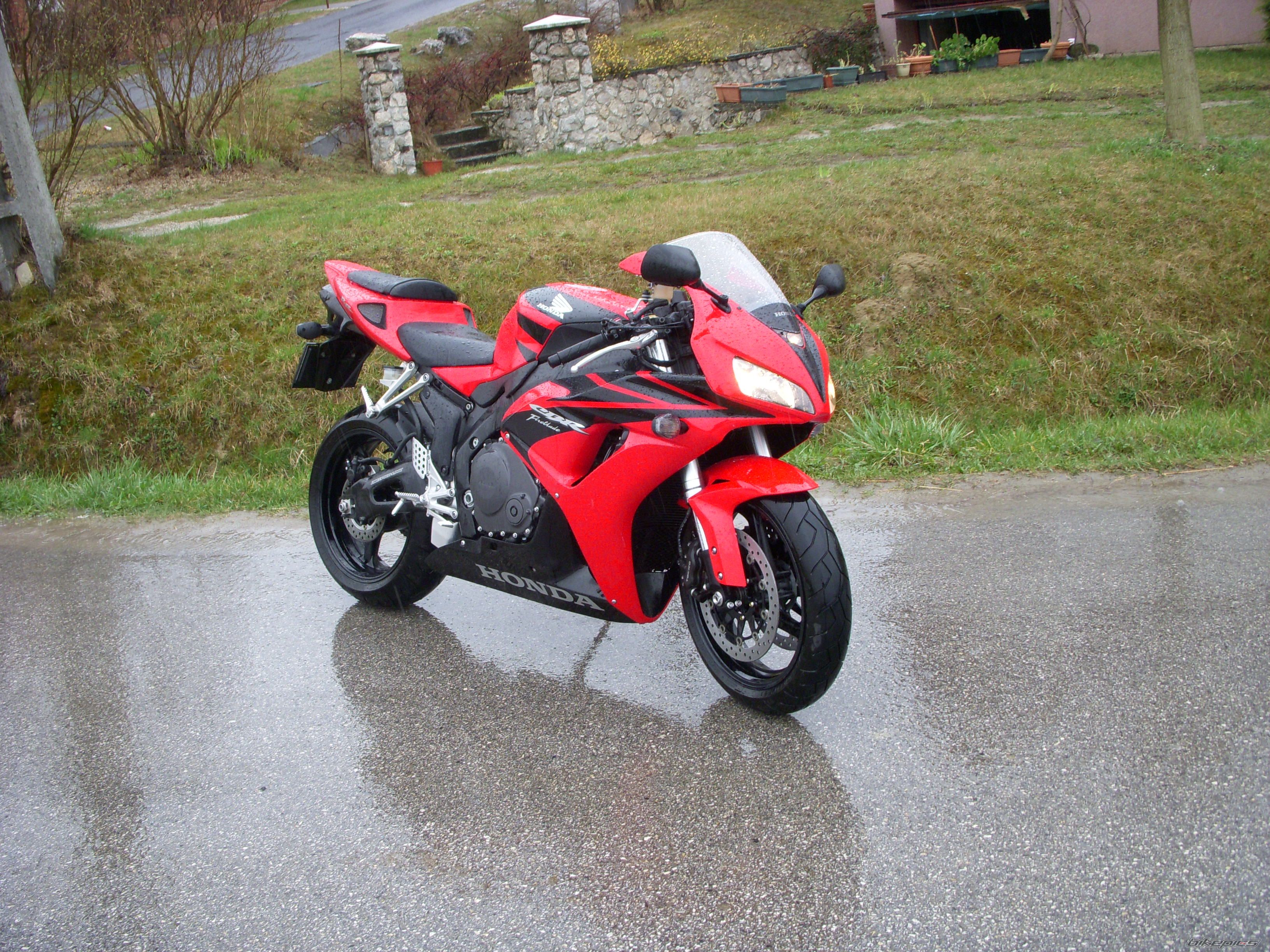 Photo 1618696