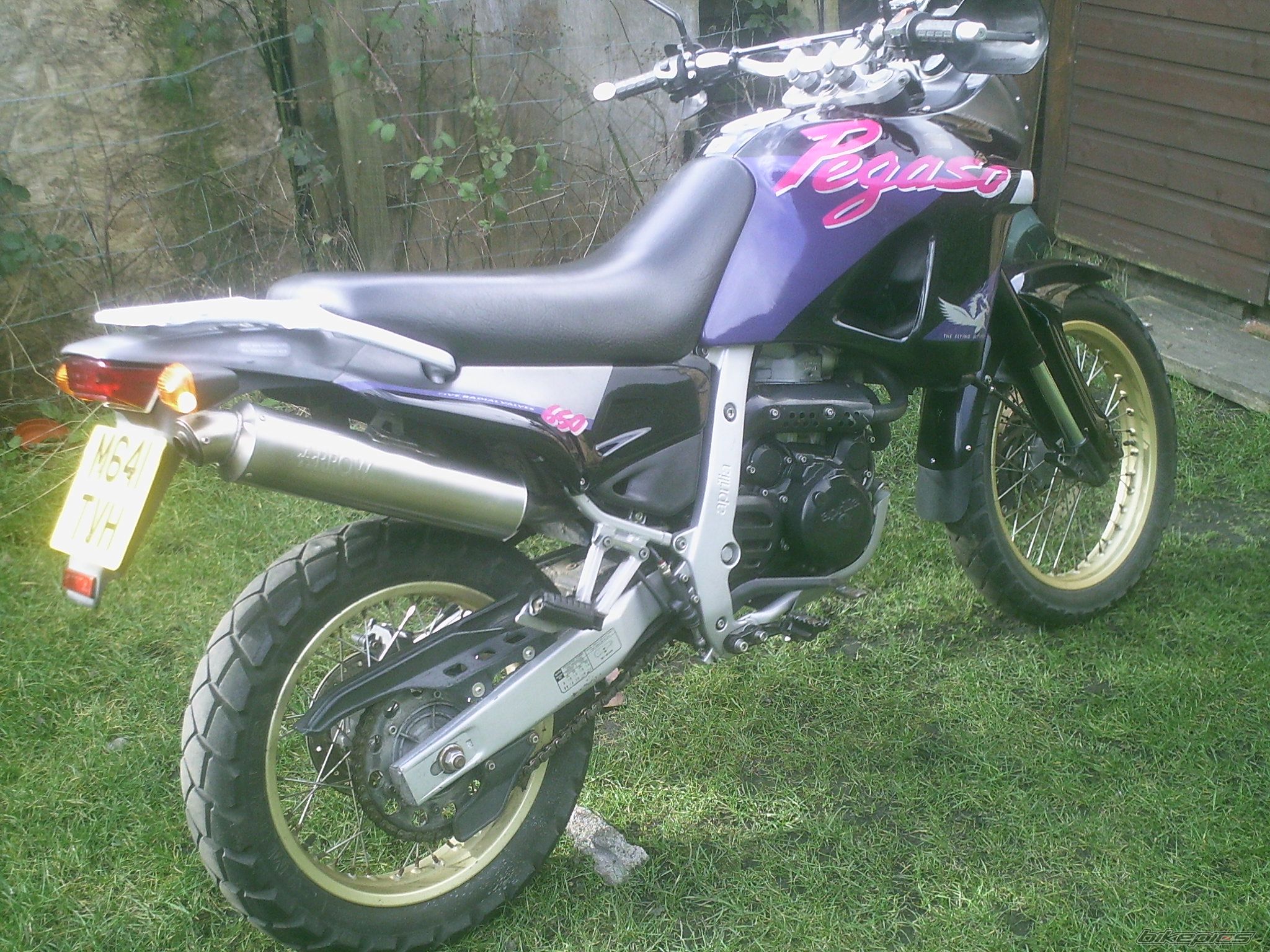 Photo 1619383