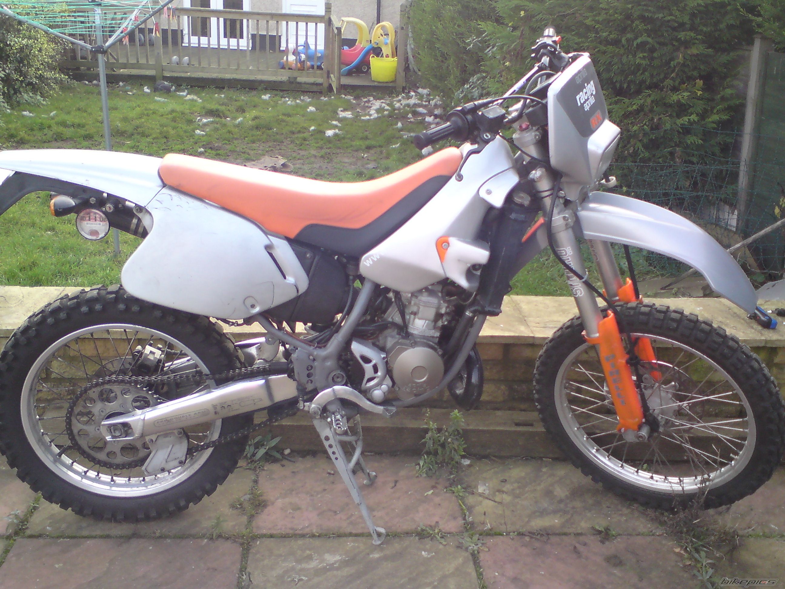 Photo 1621835
