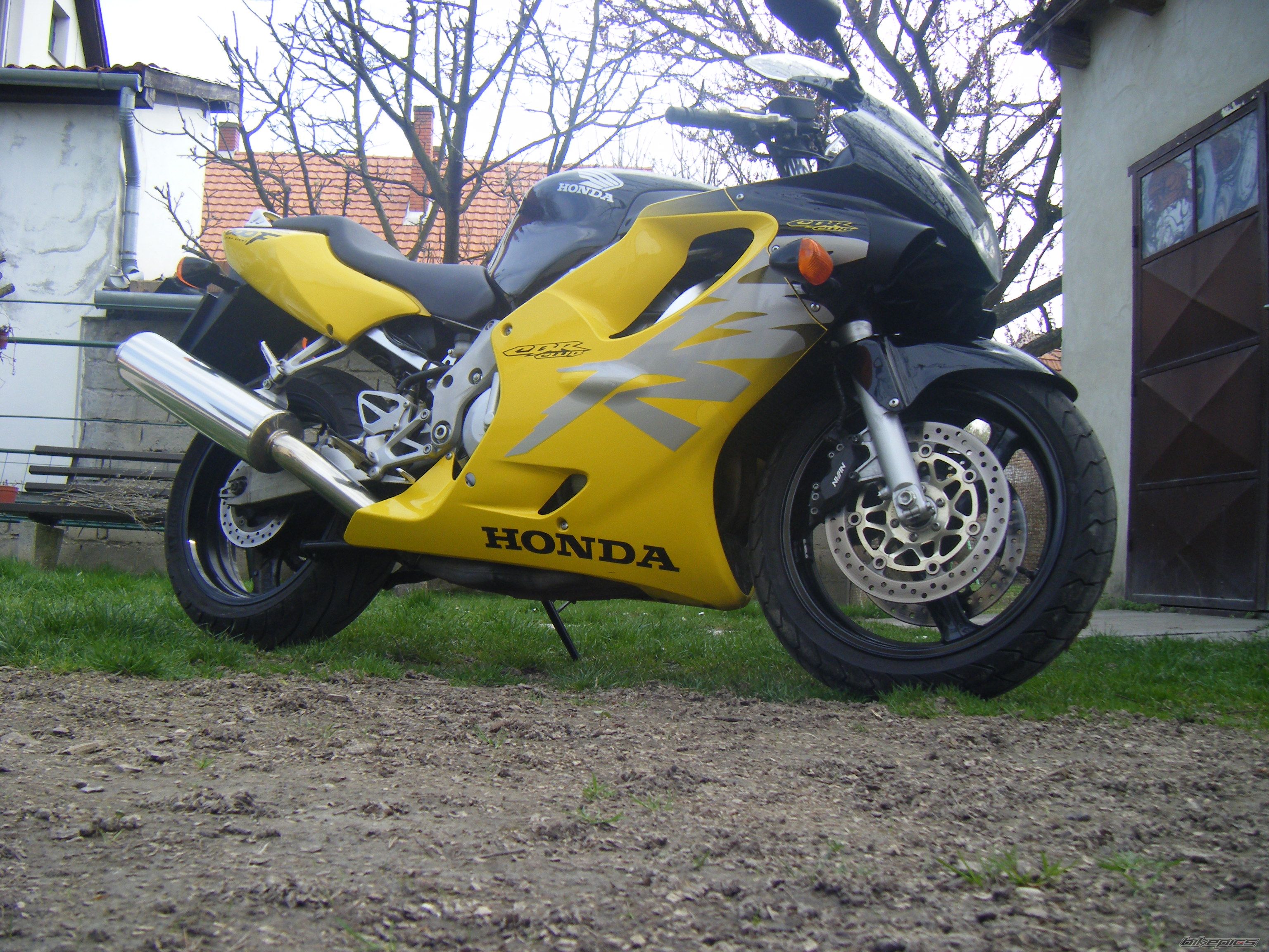Photo 1623889