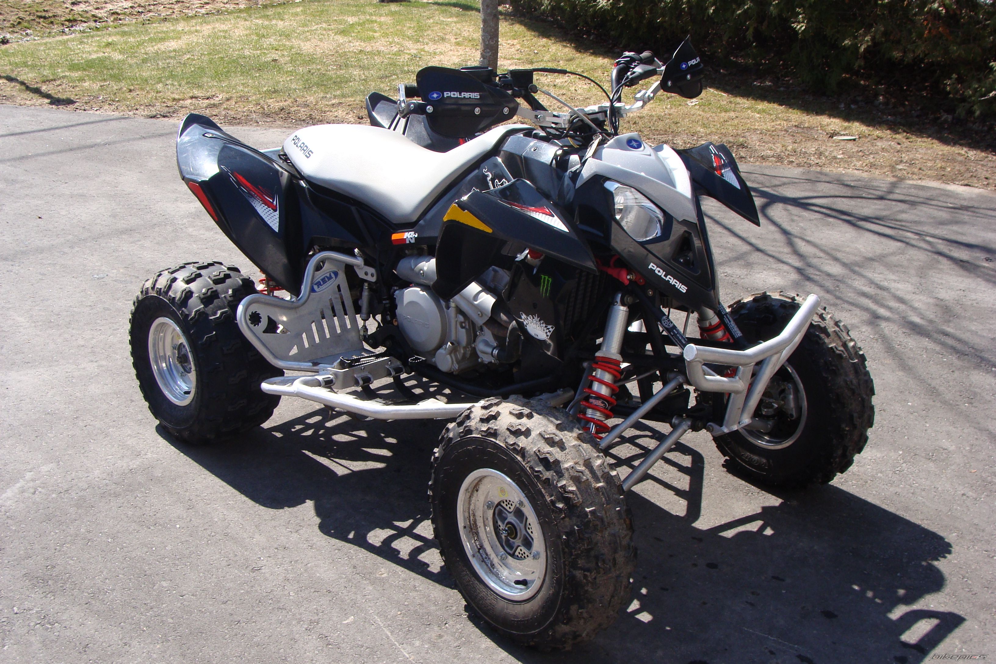 Photo 1633329