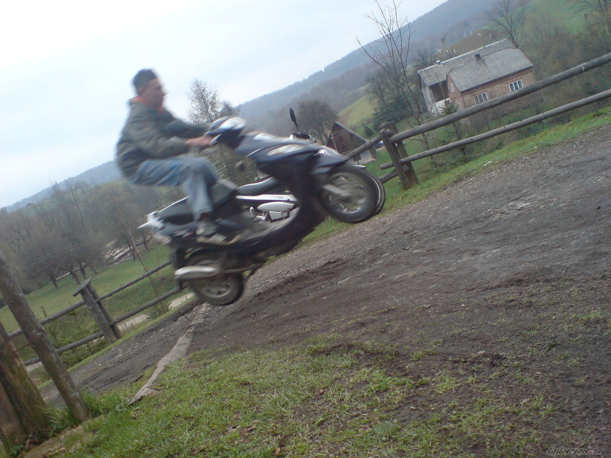 Photo 1633344