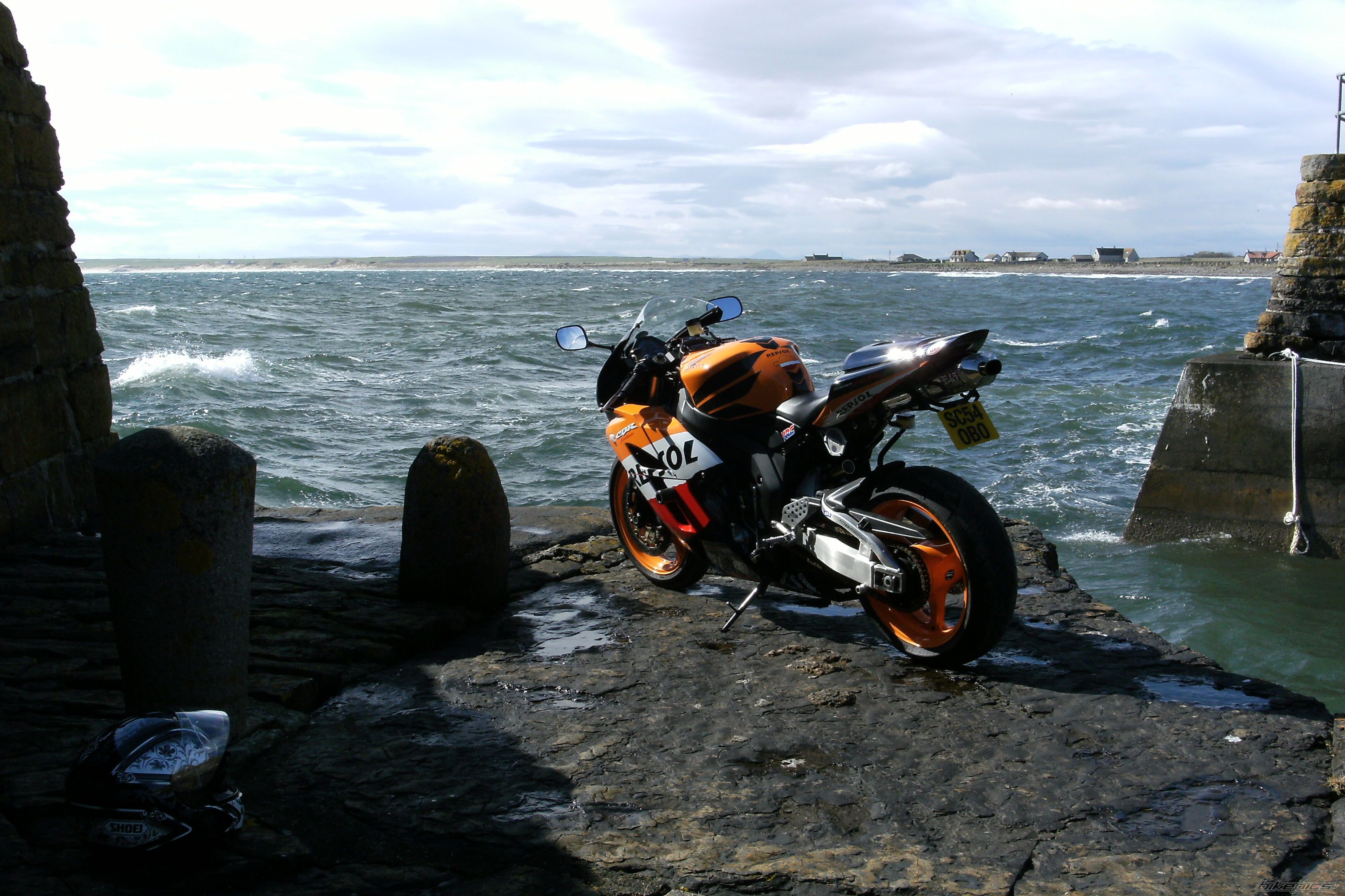 Photo 1633838