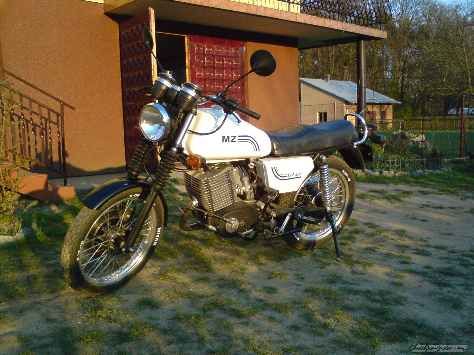 Photo 1636373