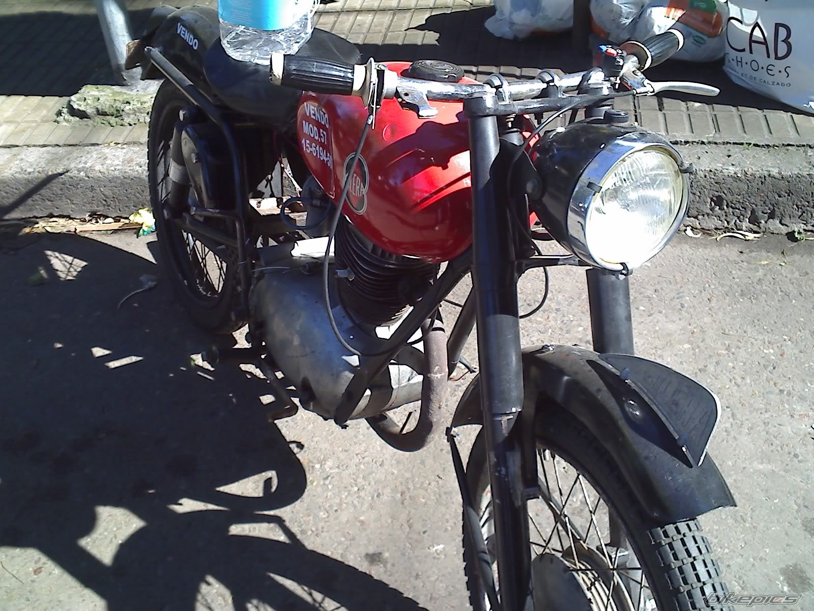 Photo 1636504