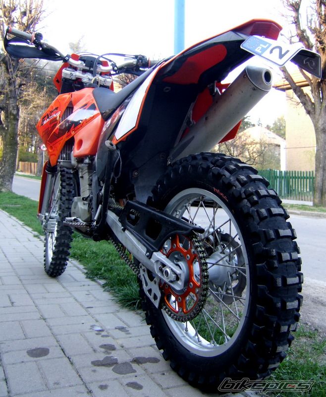 Photo 1636638