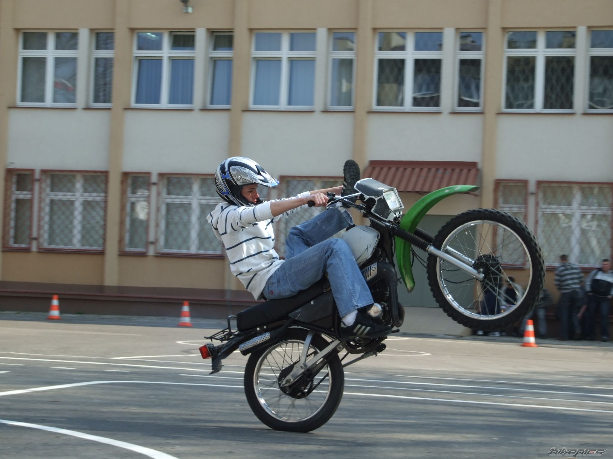 Photo 1637059