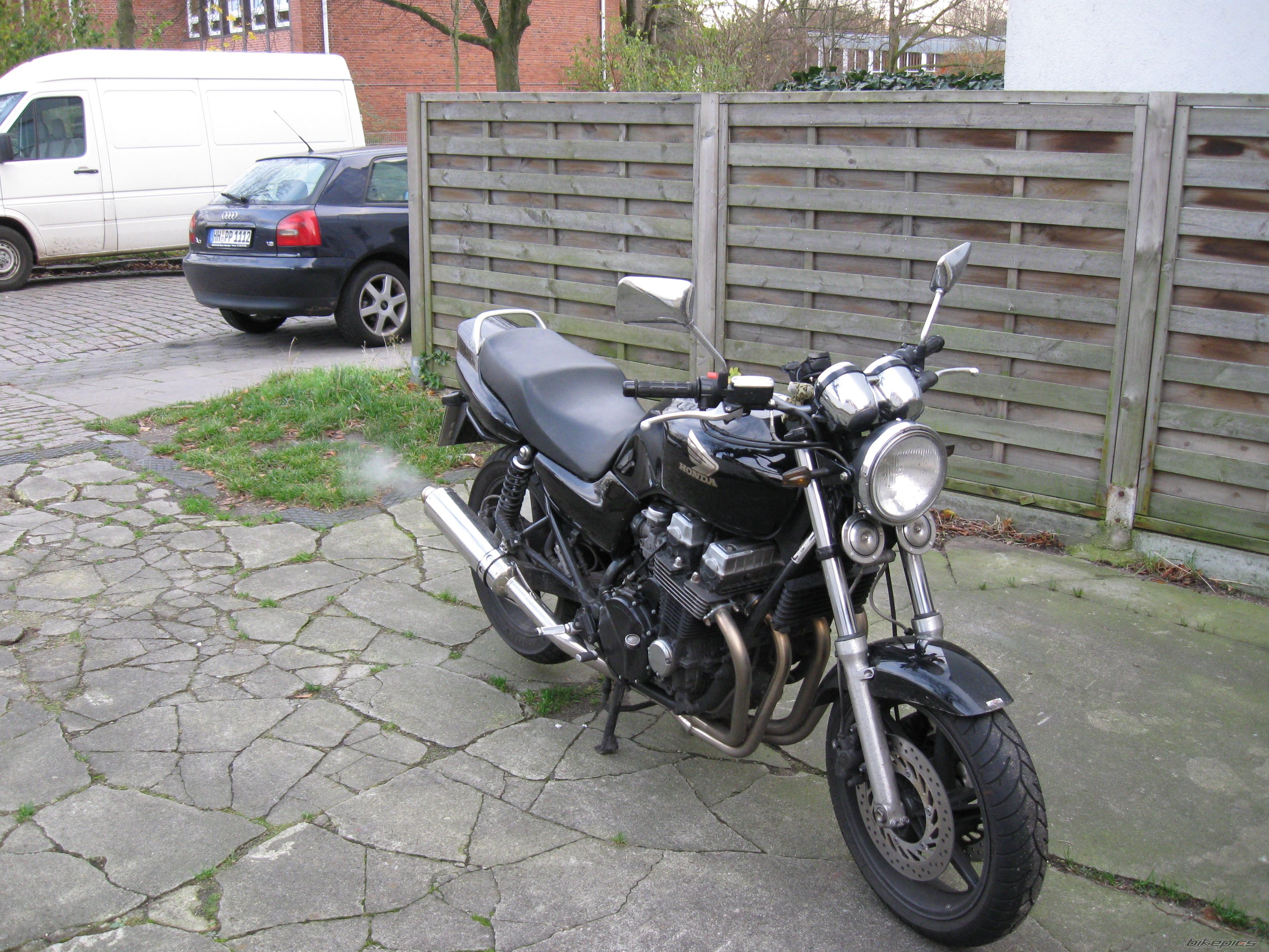 Photo 1637198