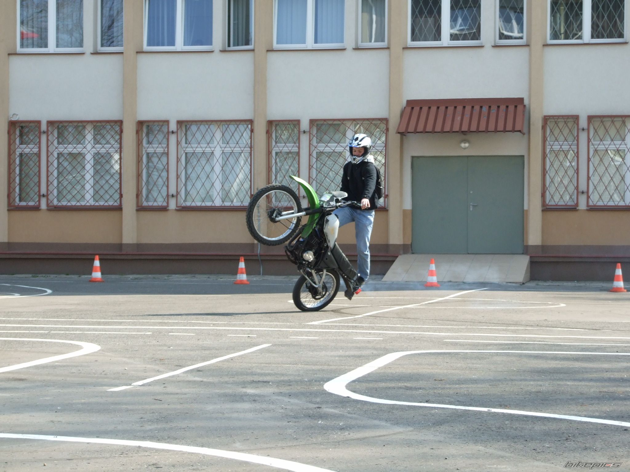 Photo 1637212