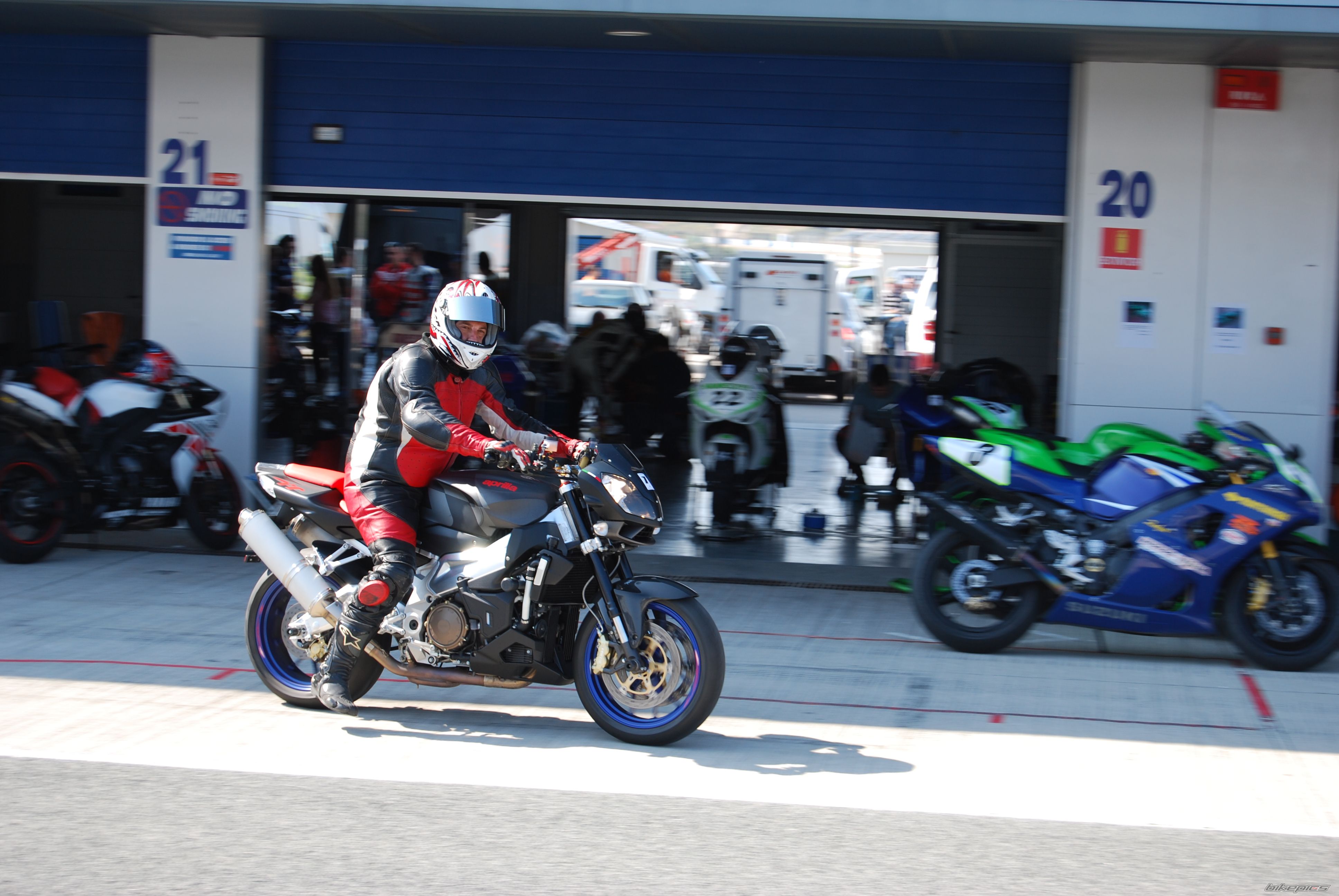 Photo 1637614