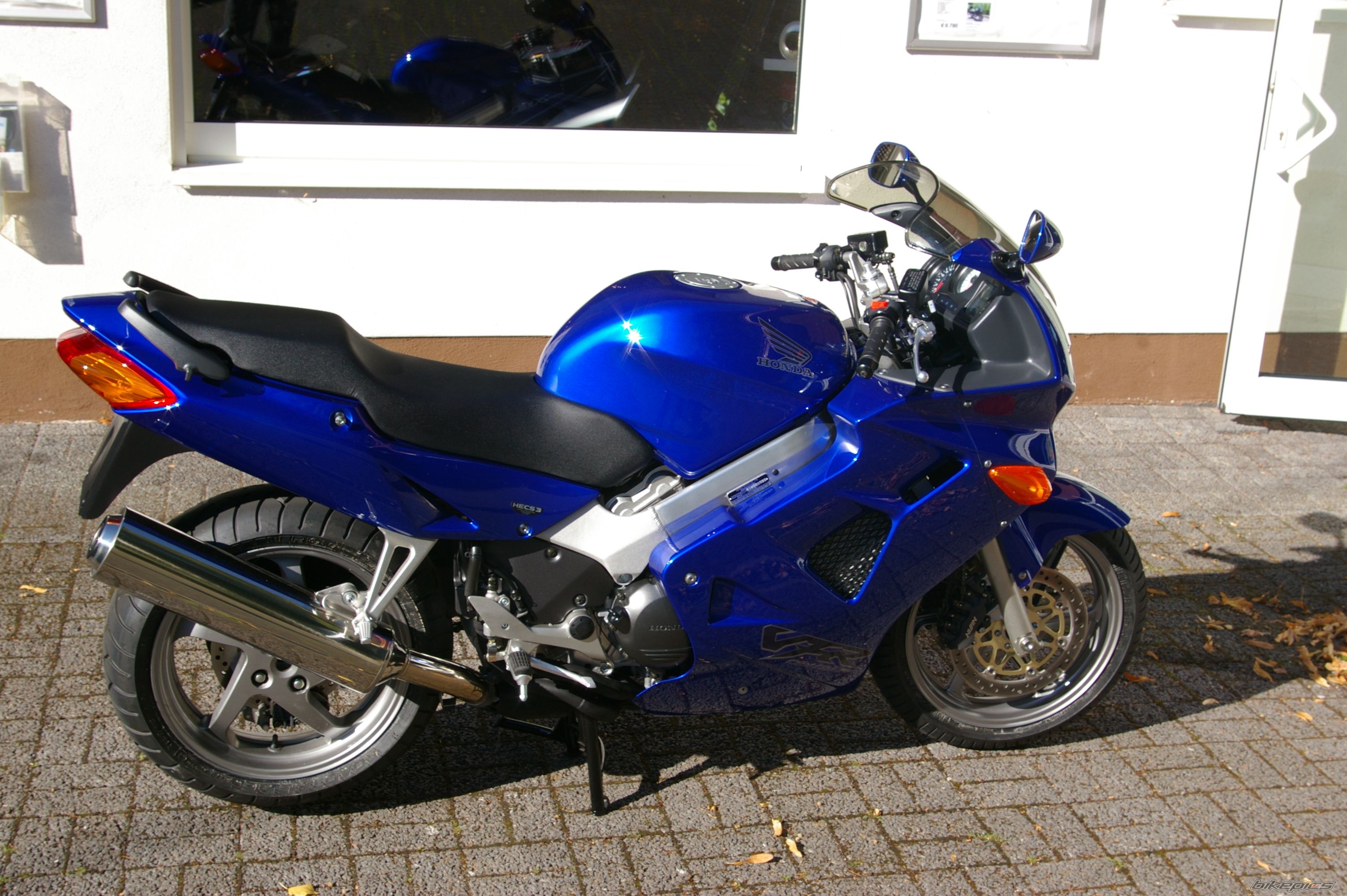 Photo 1642936