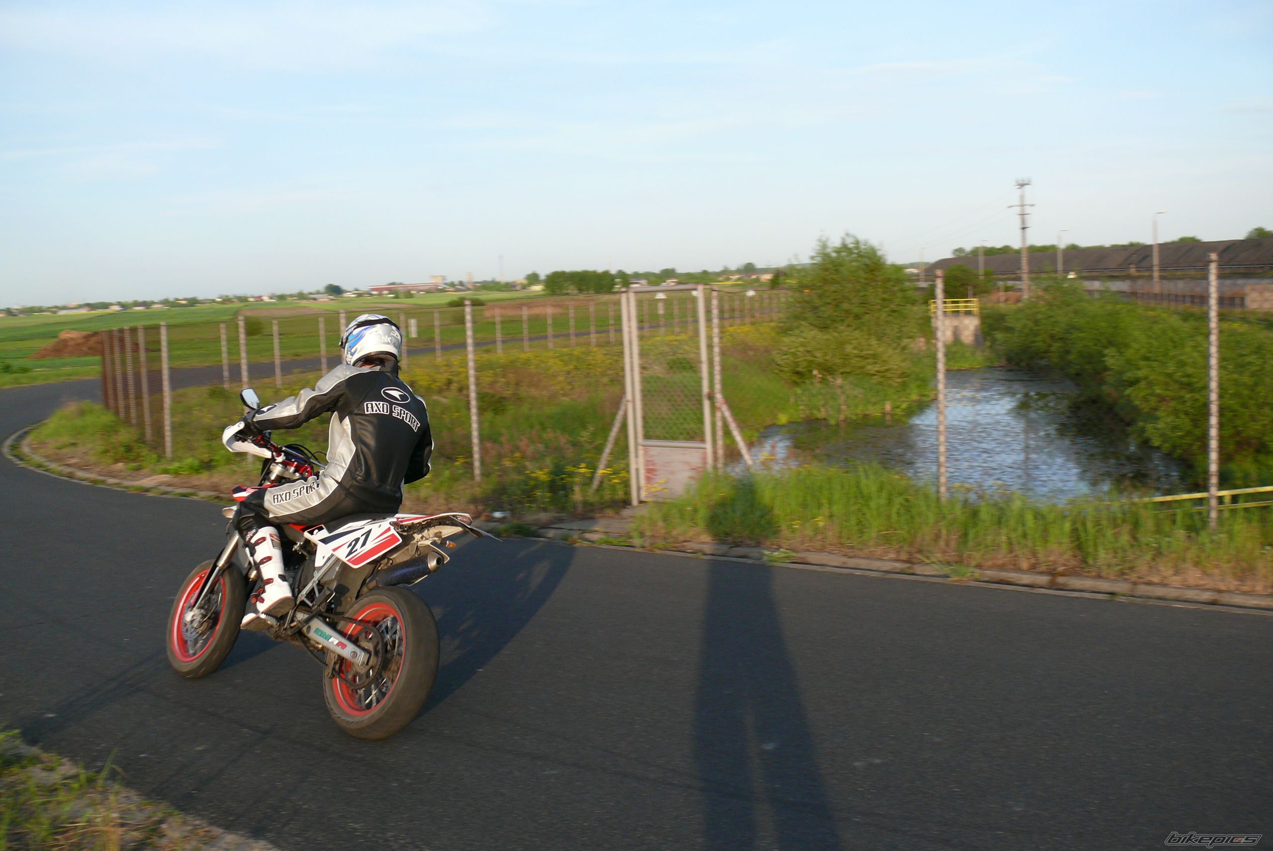 Bike Photo 1661993
