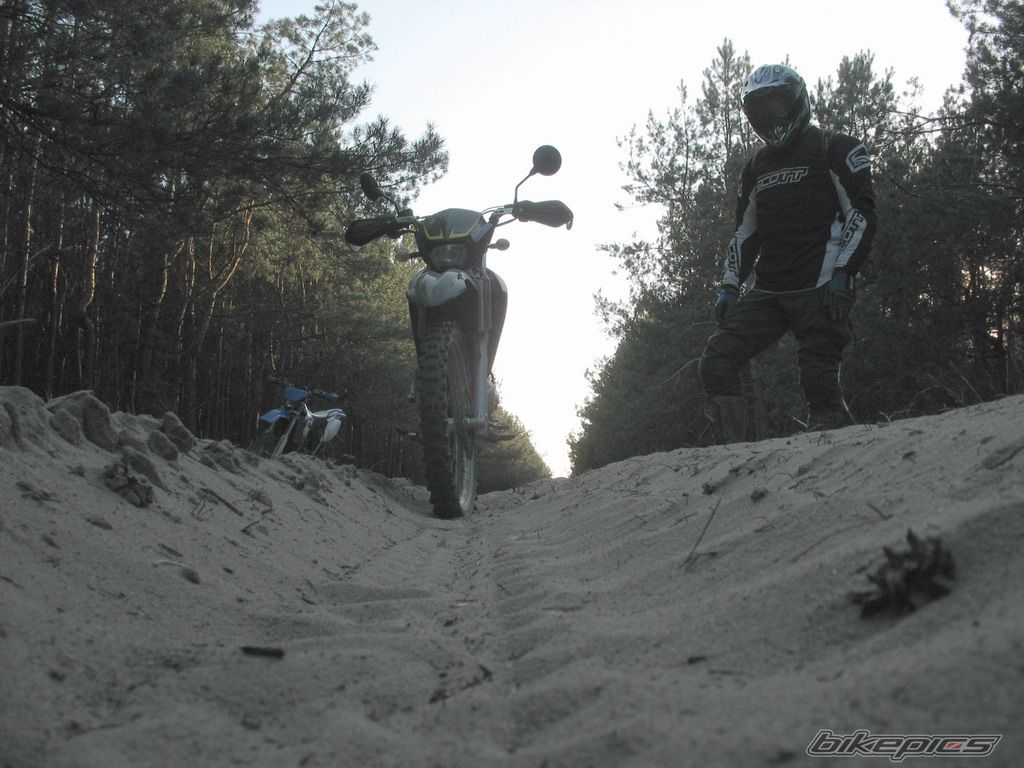 Photo 1672152