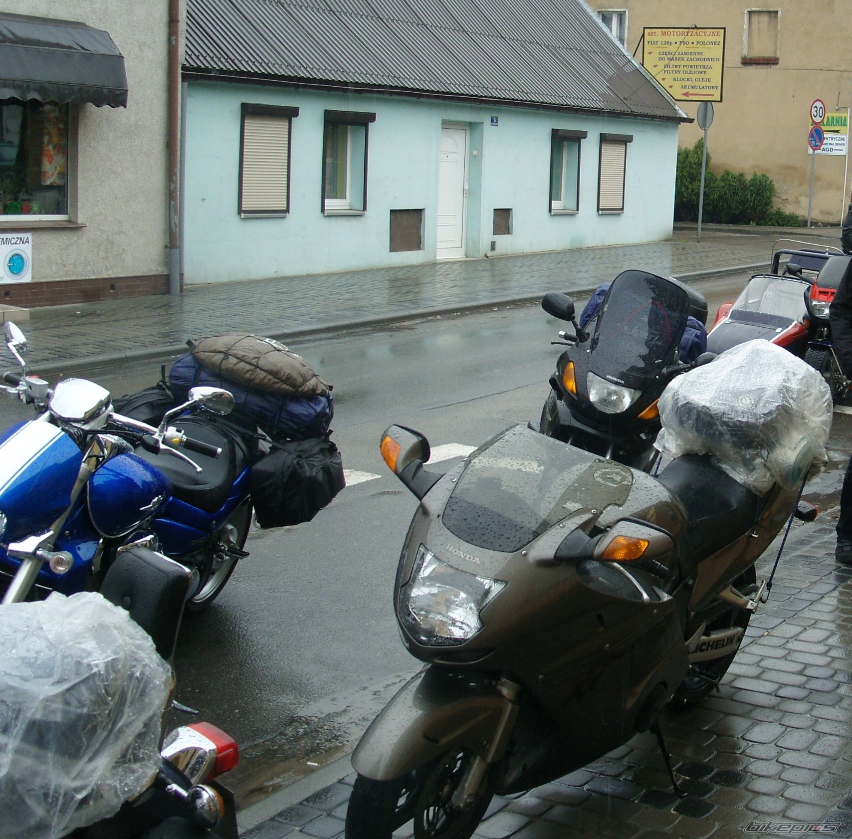 Photo 1672309