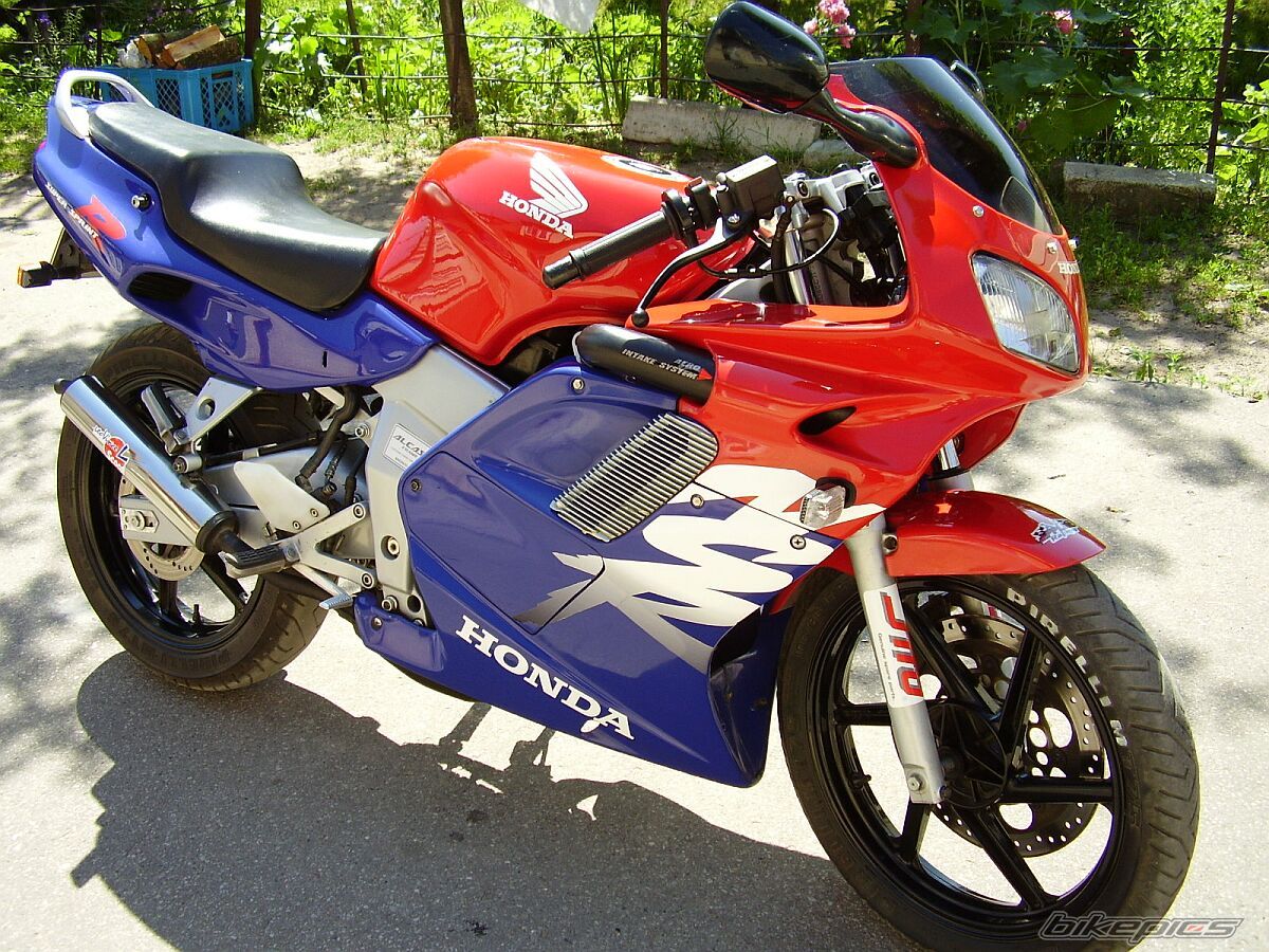 Photo 1672591