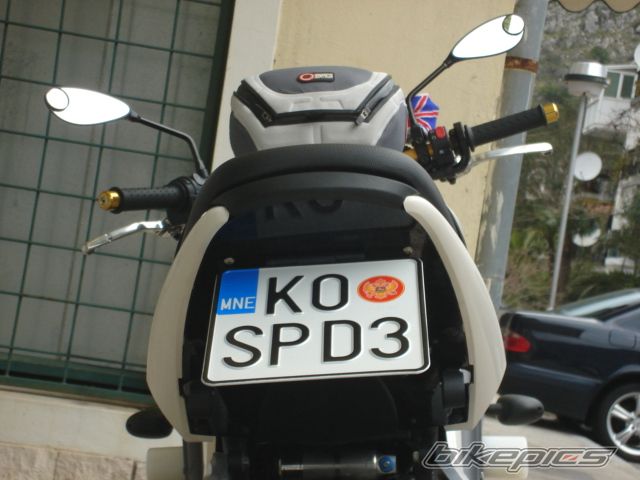 Photo 1672632