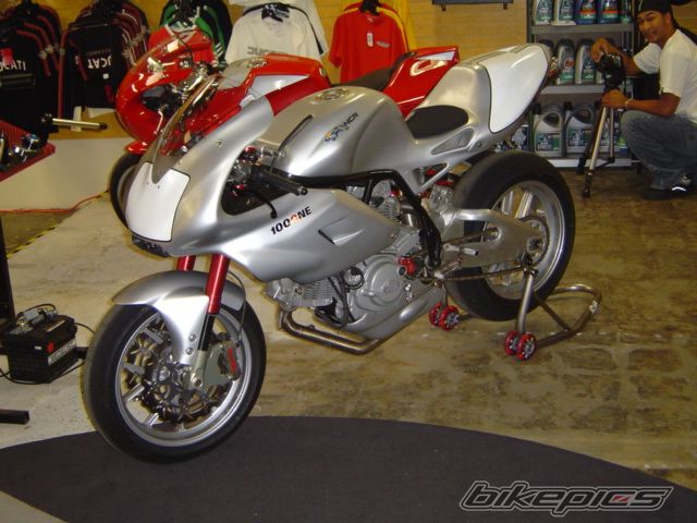 Photo 1673856