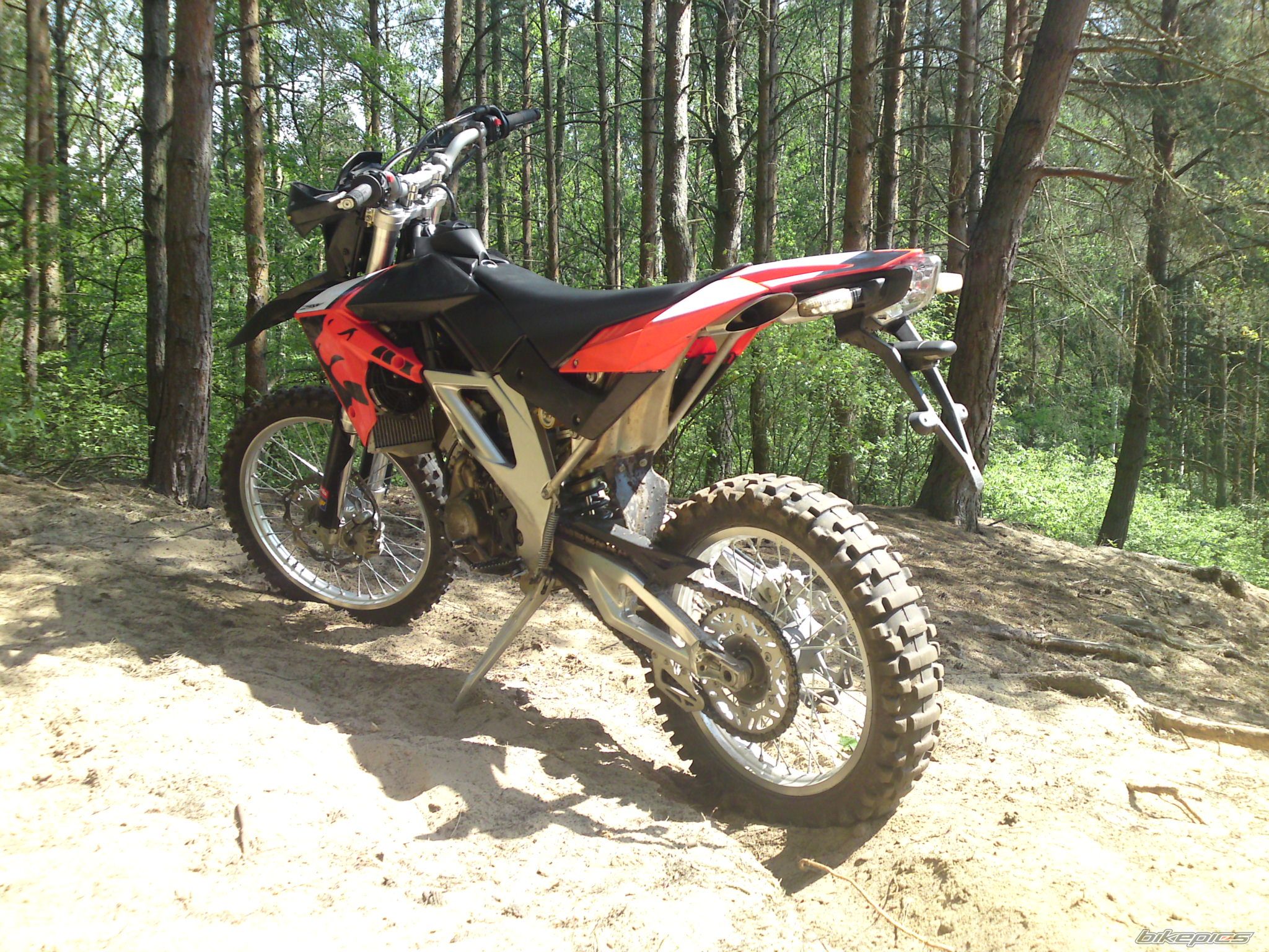 Photo 1674138