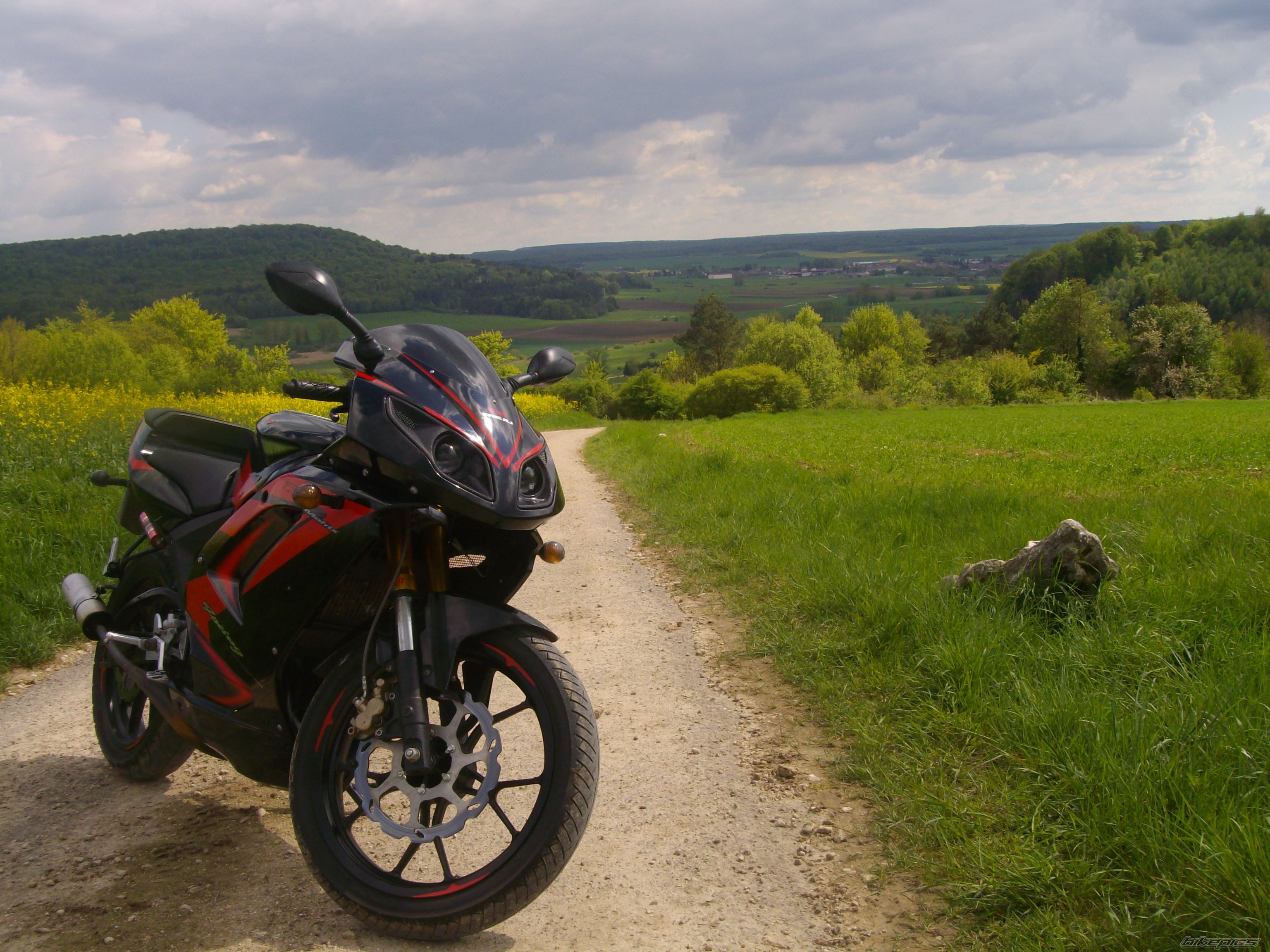 Bike Photo 1676137