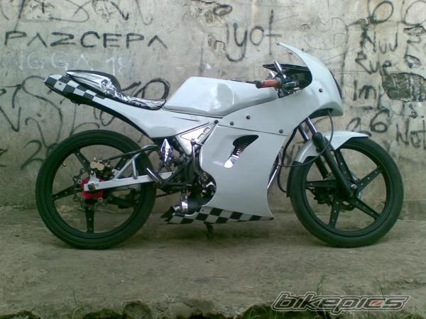 Photo 1676936