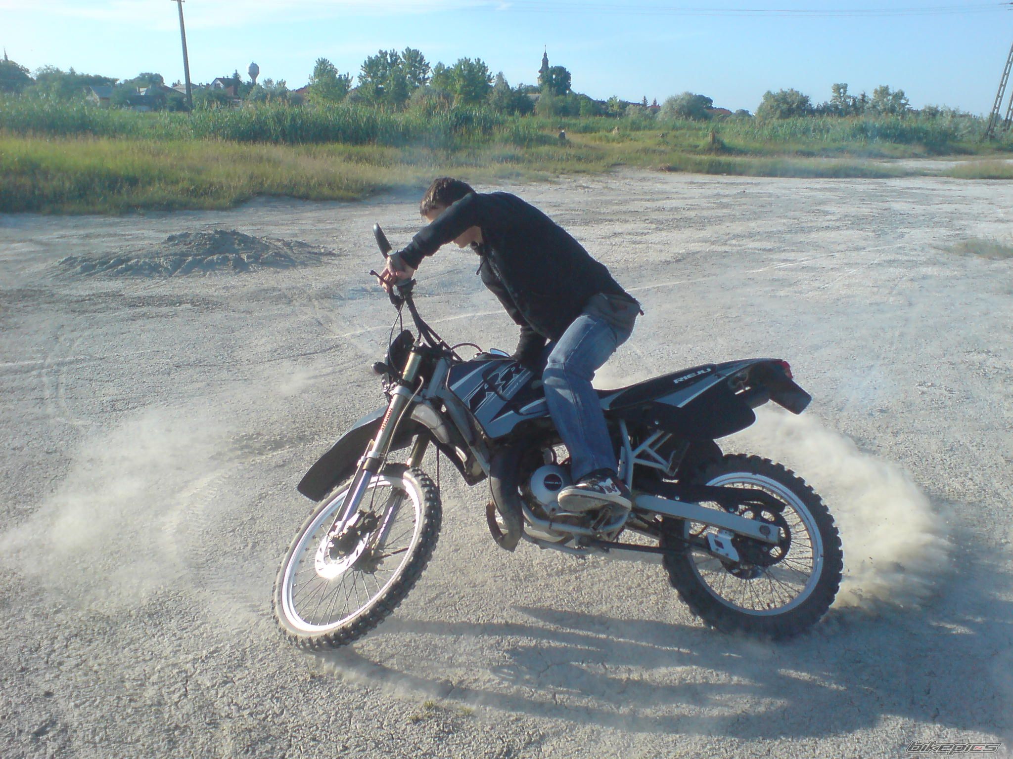 Photo 1677410