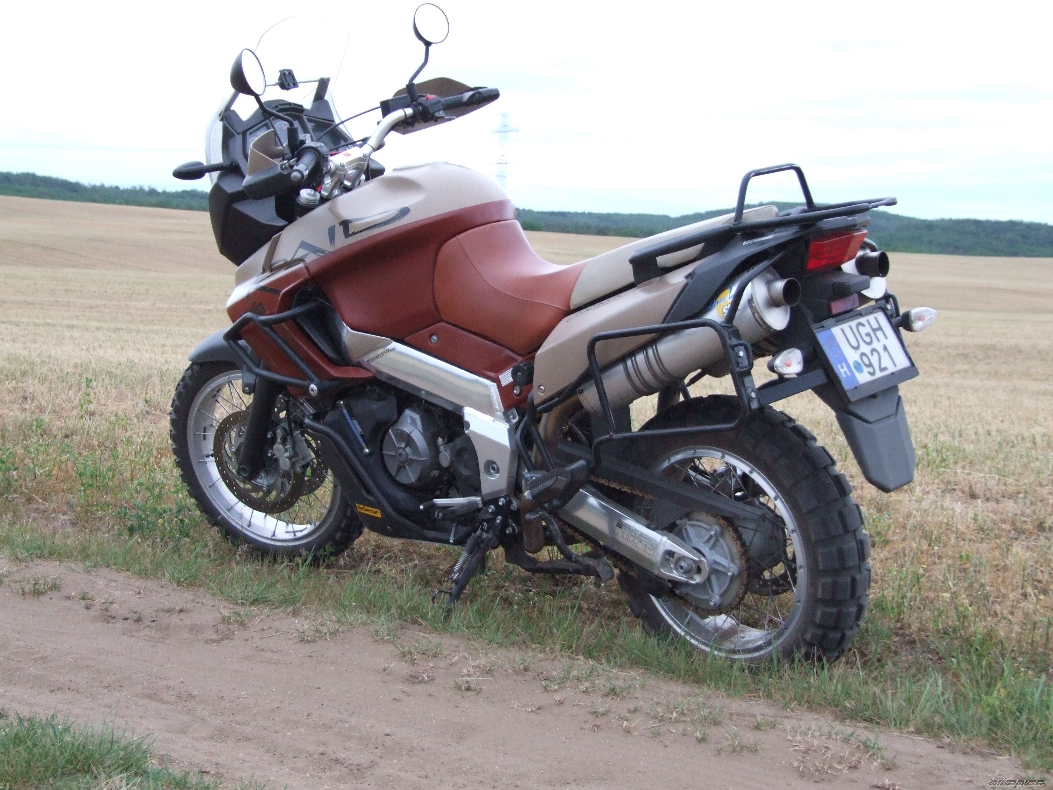 Photo 1679878