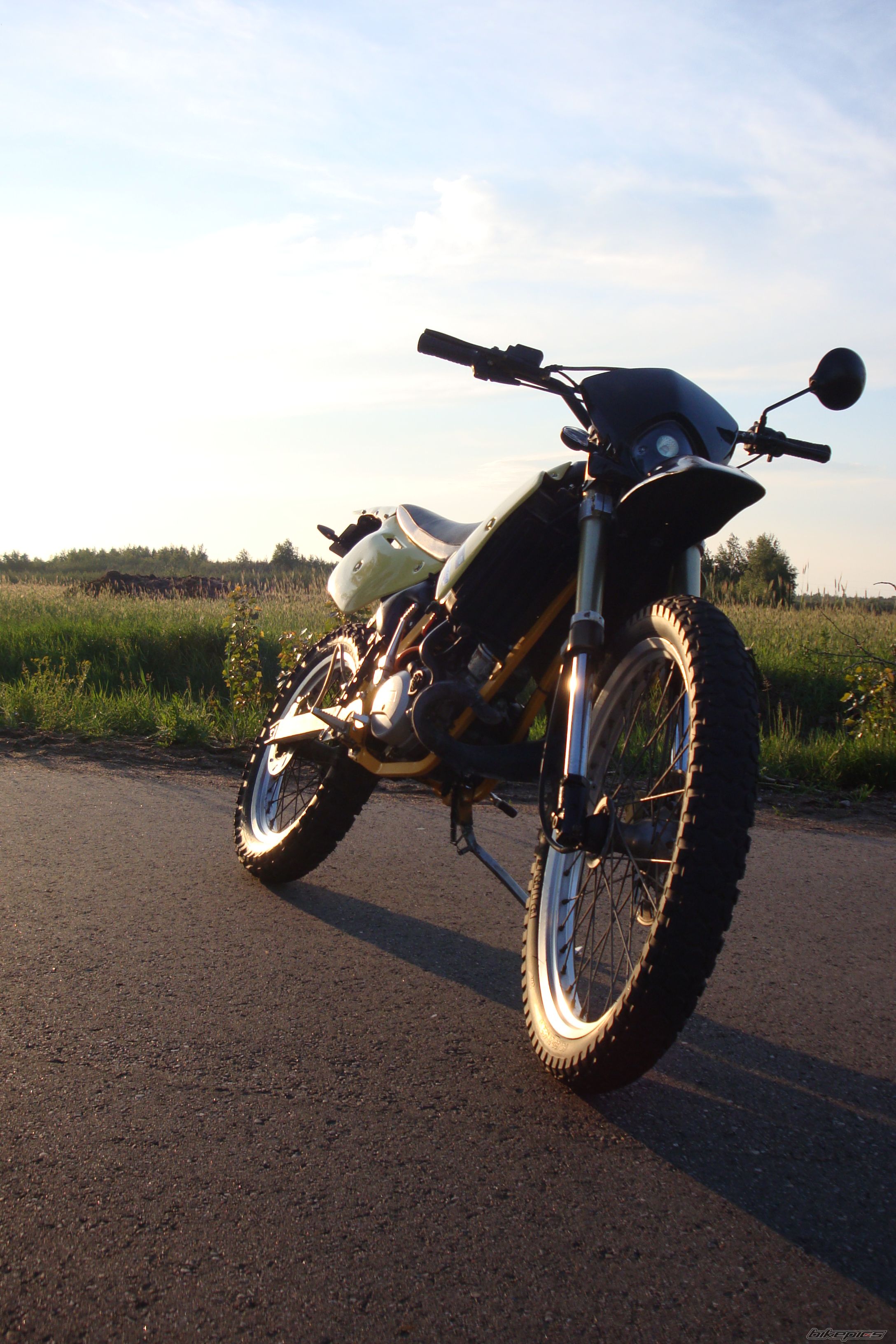 Bike Photo 1683176
