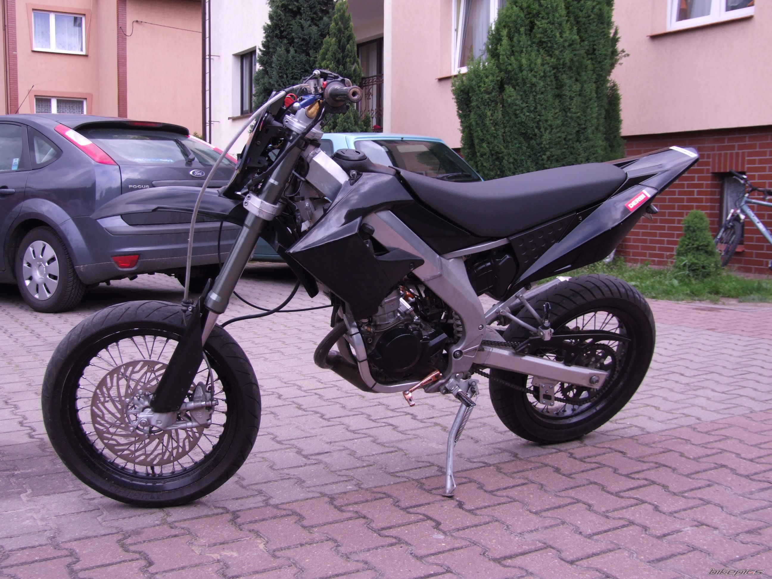 Bike Photo 1687678