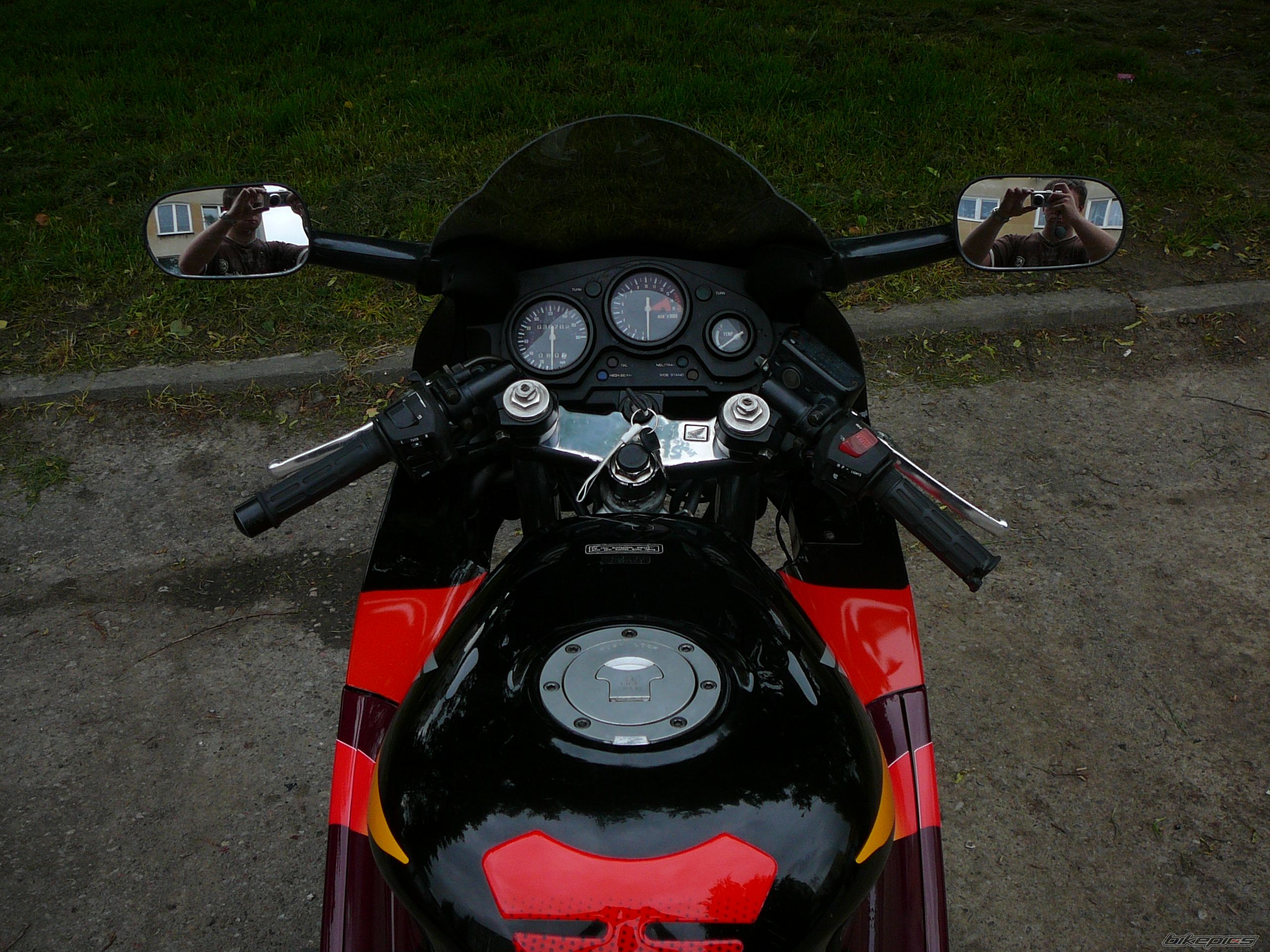 Photo 1689651