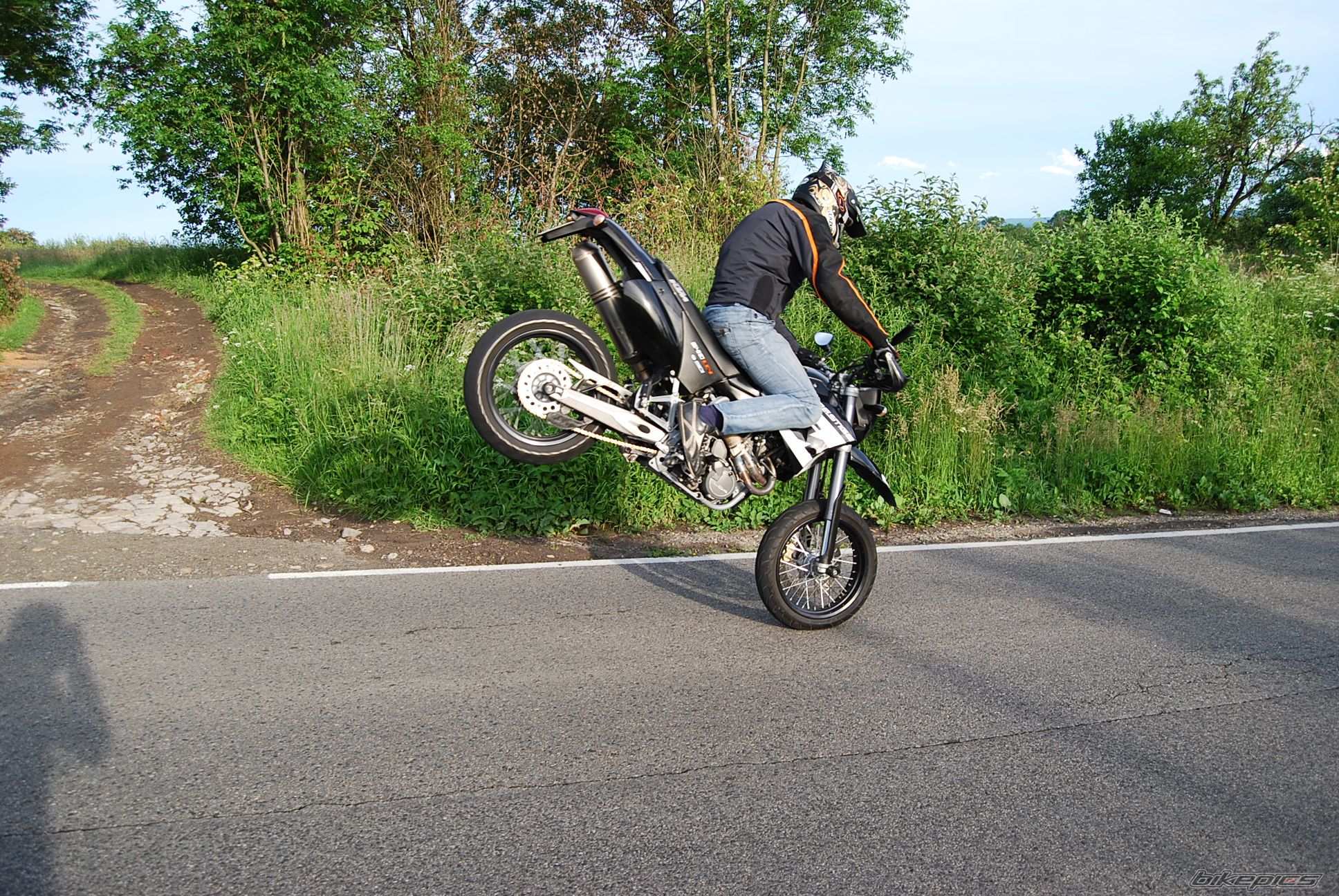 Bike Photo 1690875