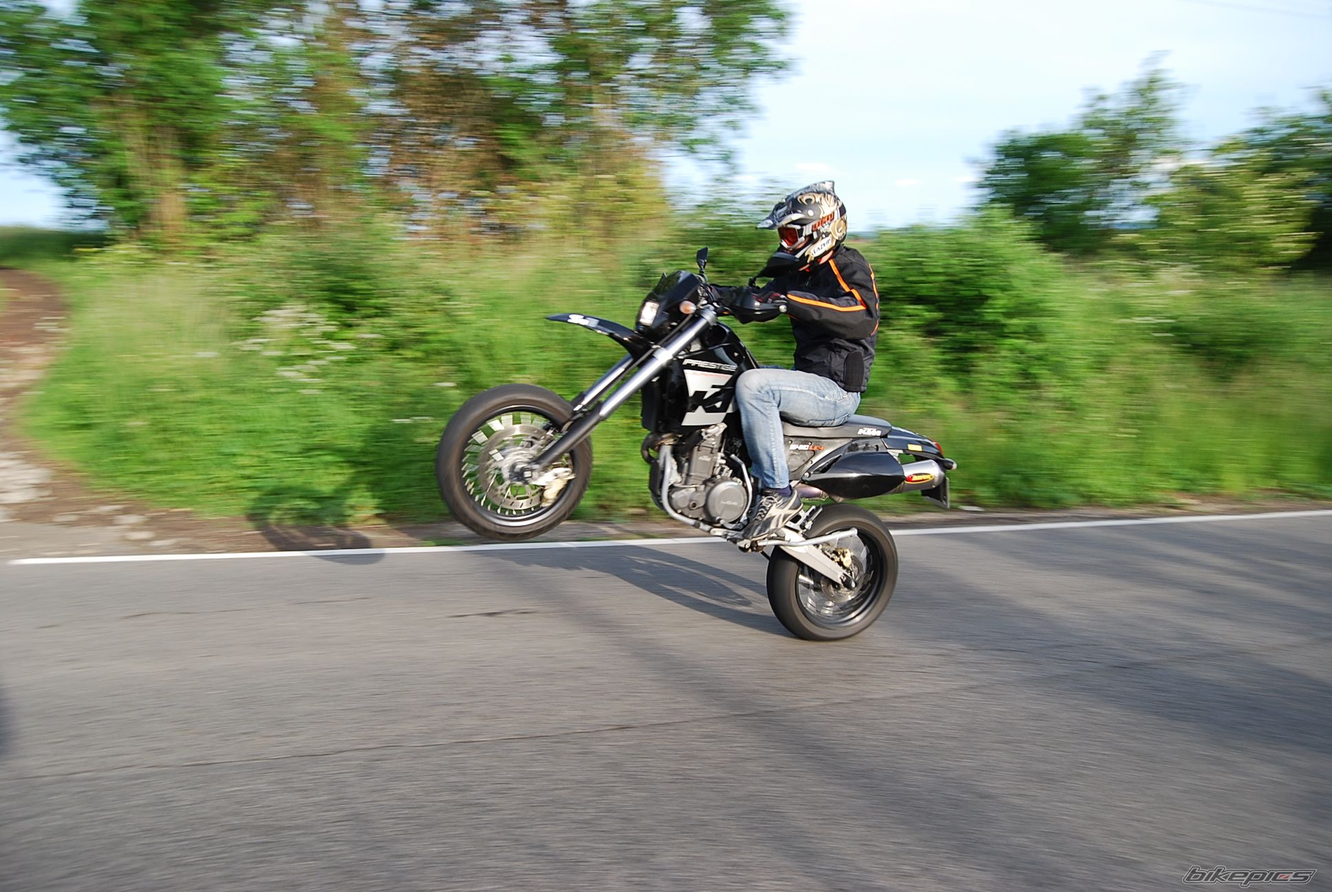 Bike Photo 1690878
