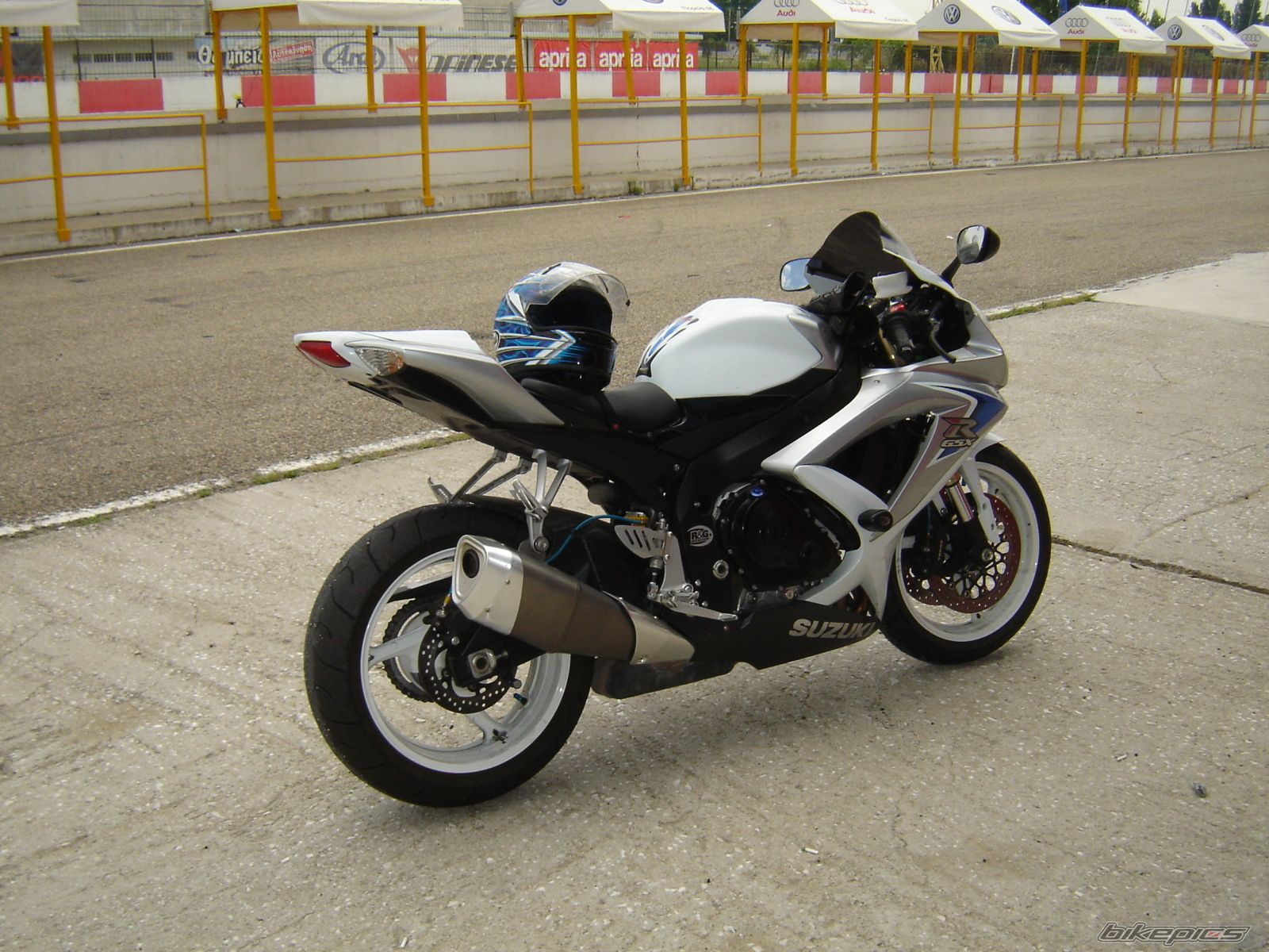 Photo 1693524