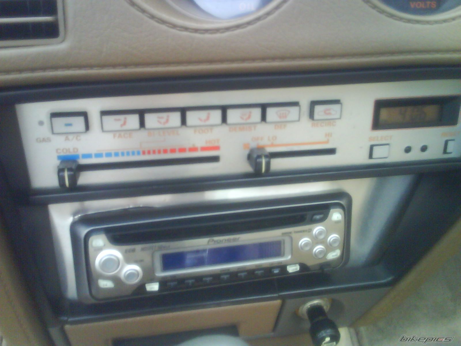 Photo 1694005