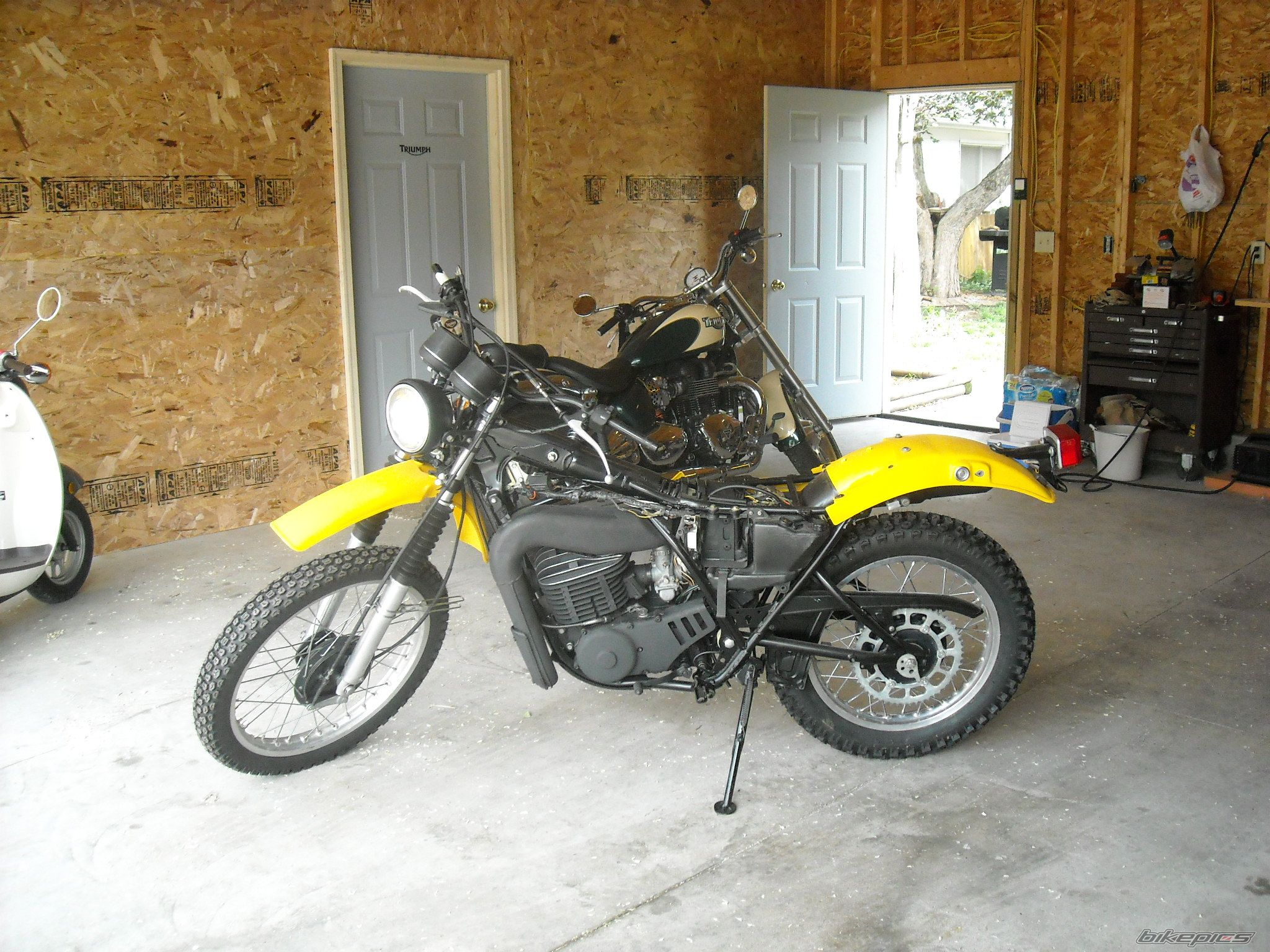 Photo 1696409