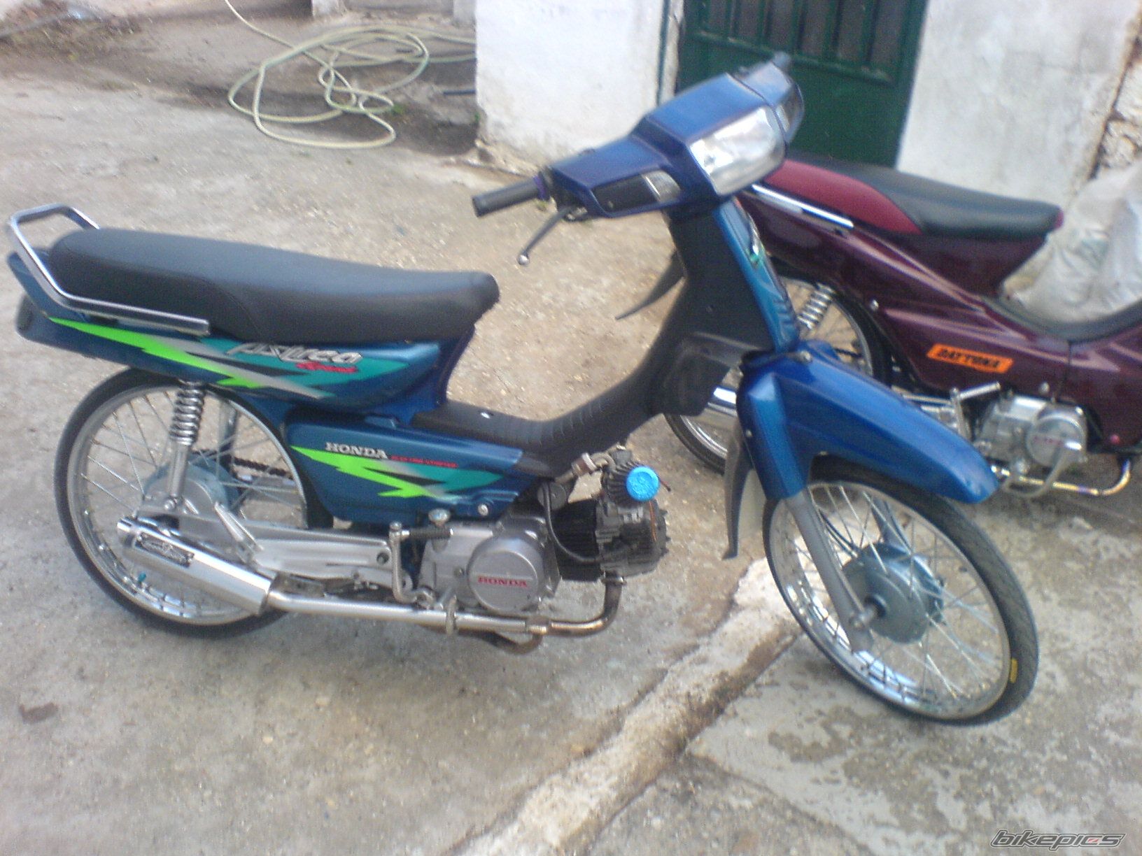 Photo 1696476