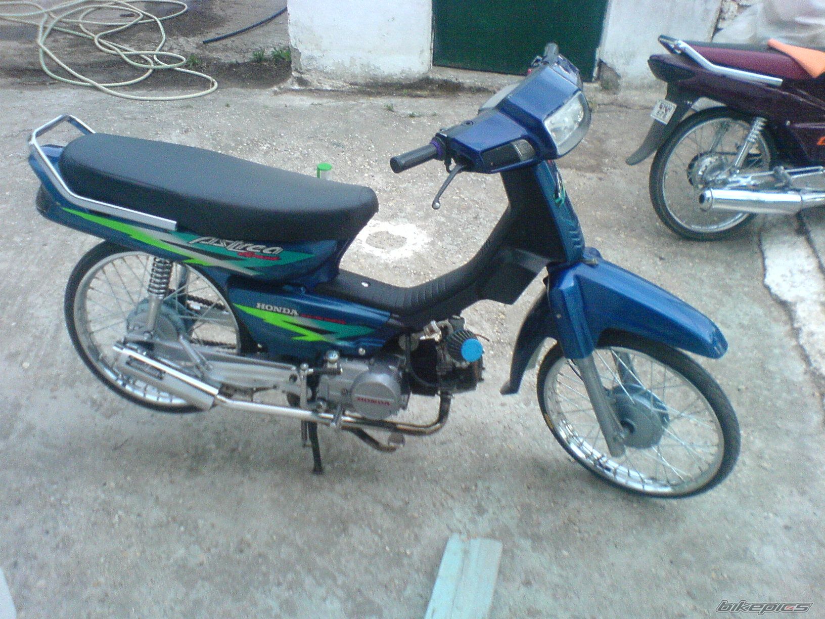 Photo 1696479