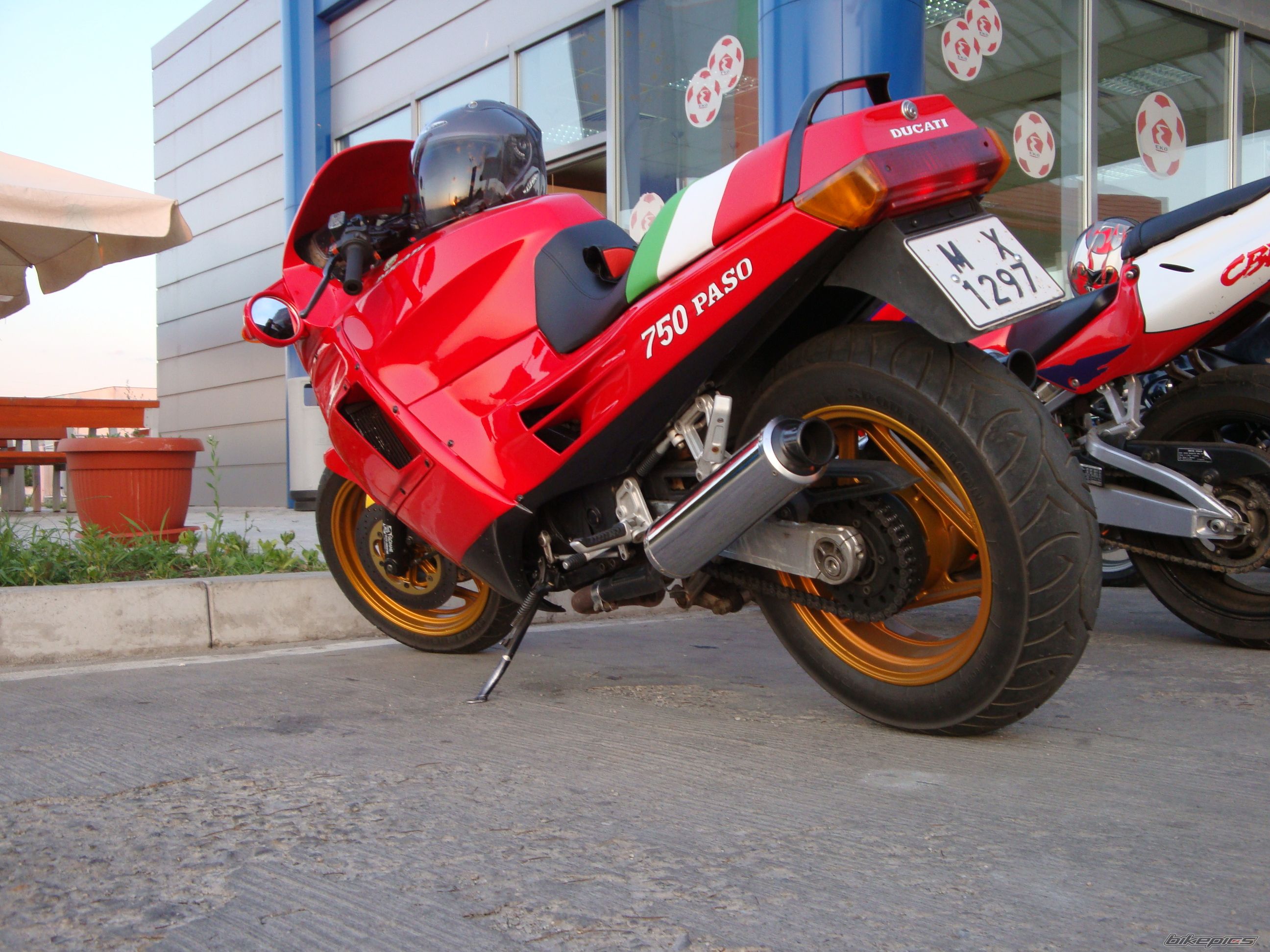 Photo 1696538