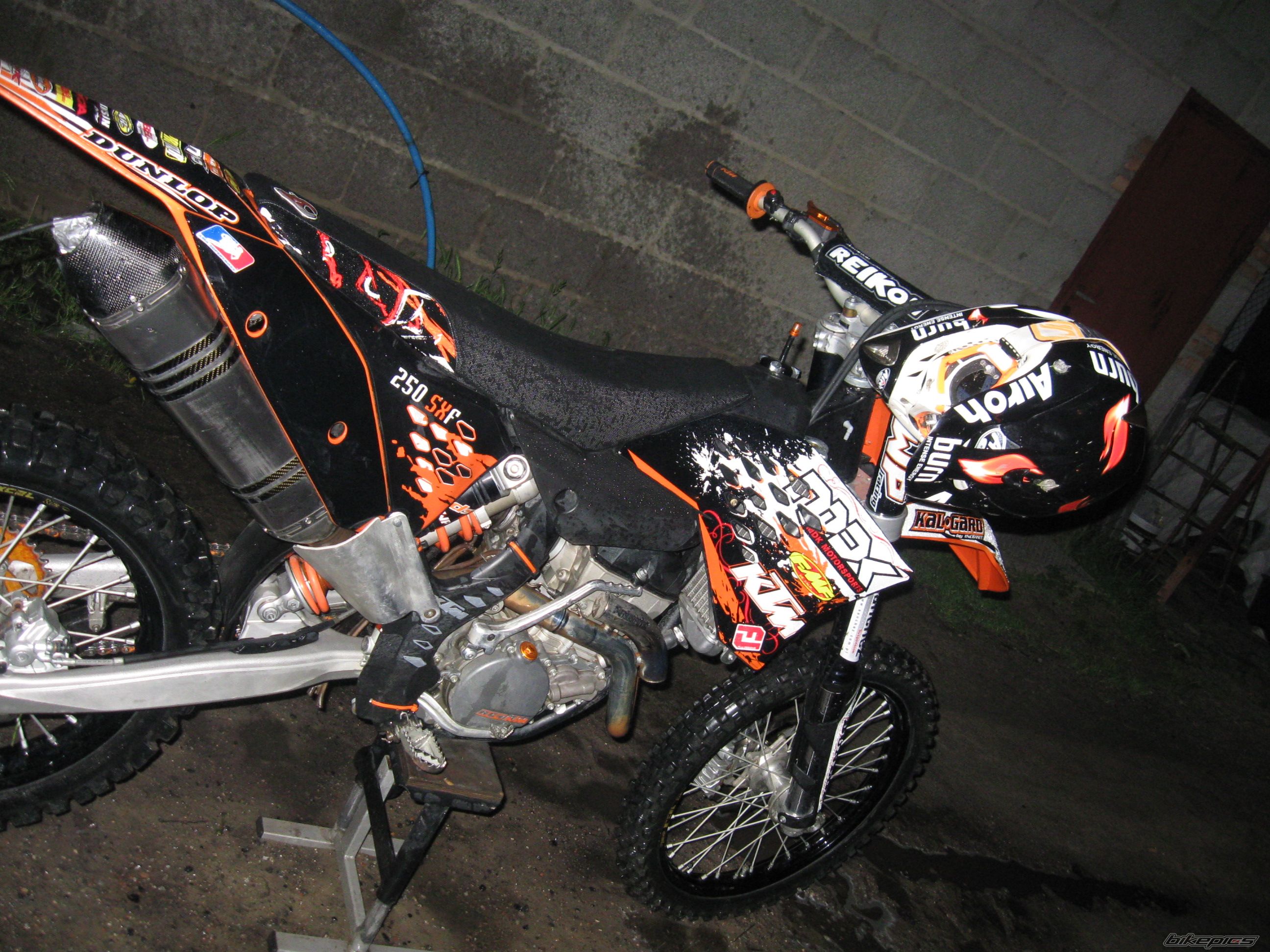 Photo 1696651