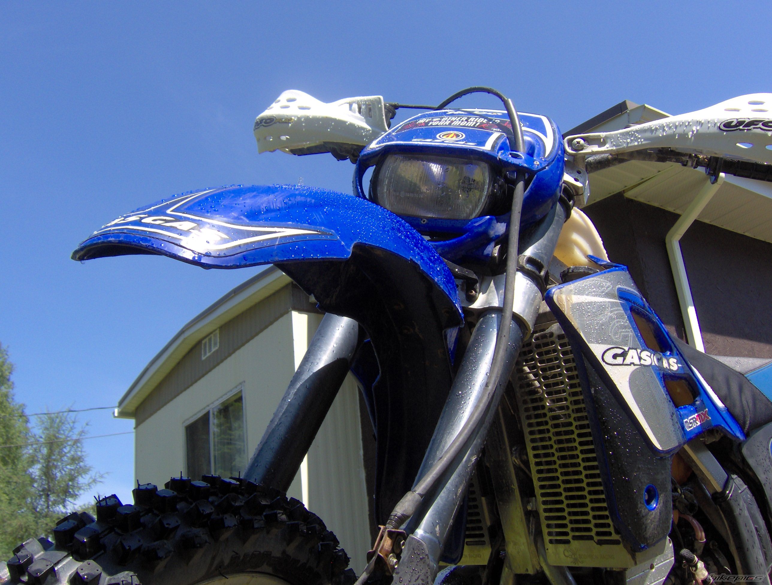 Photo 1697688