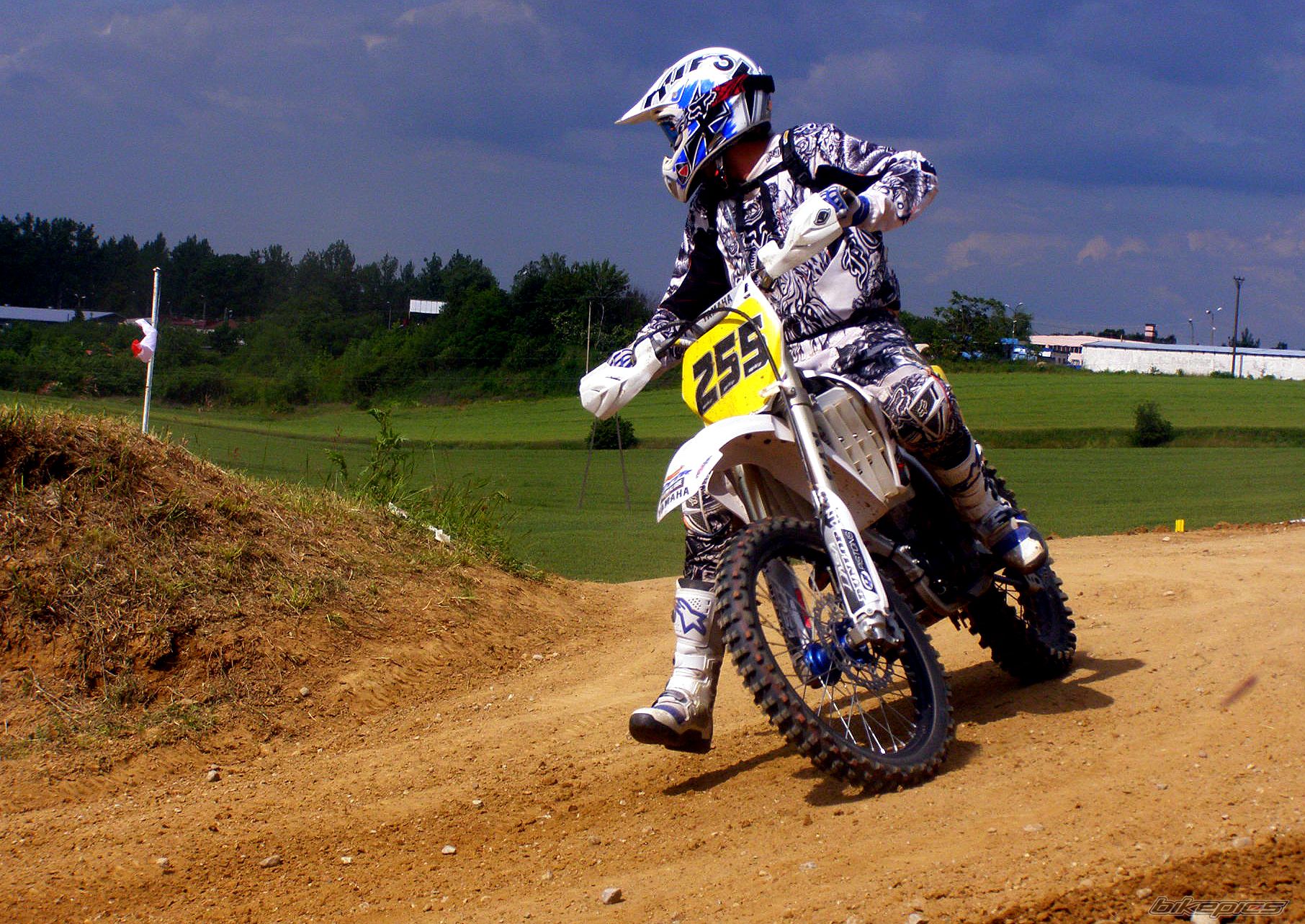 Bike Photo 1705932
