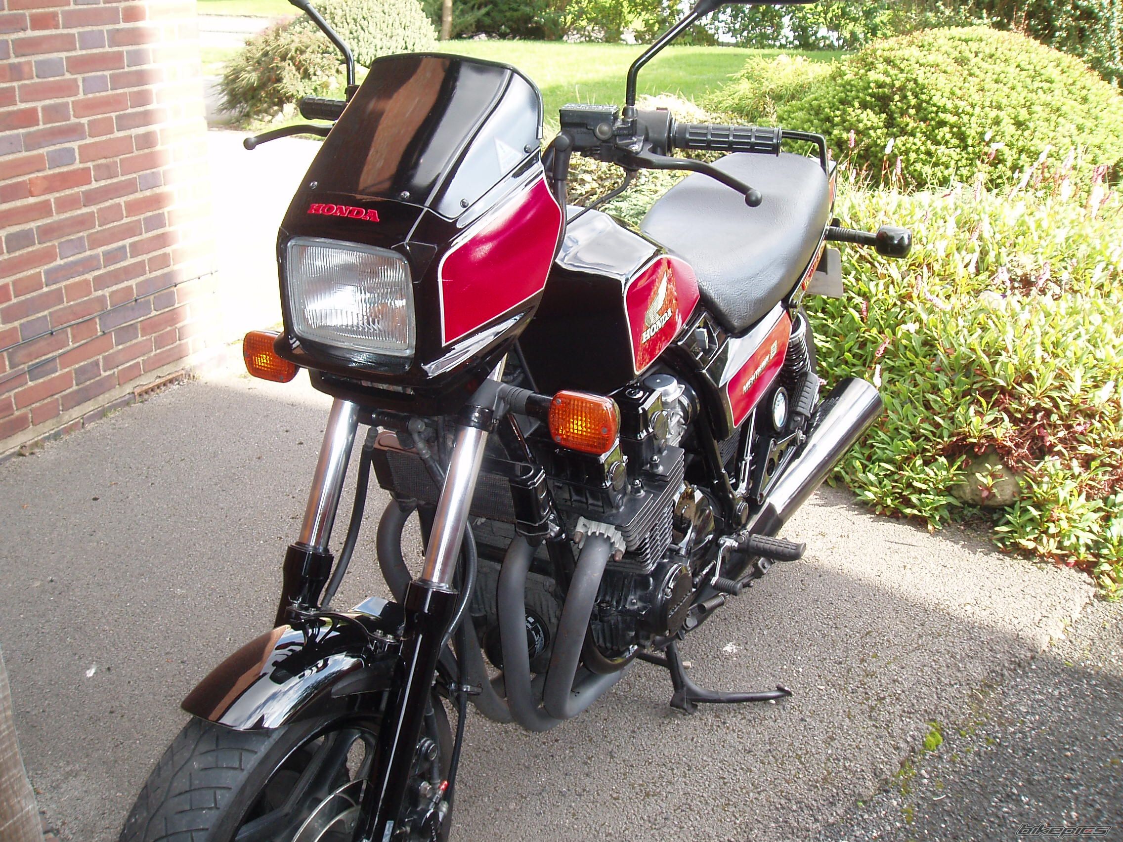 CB 700