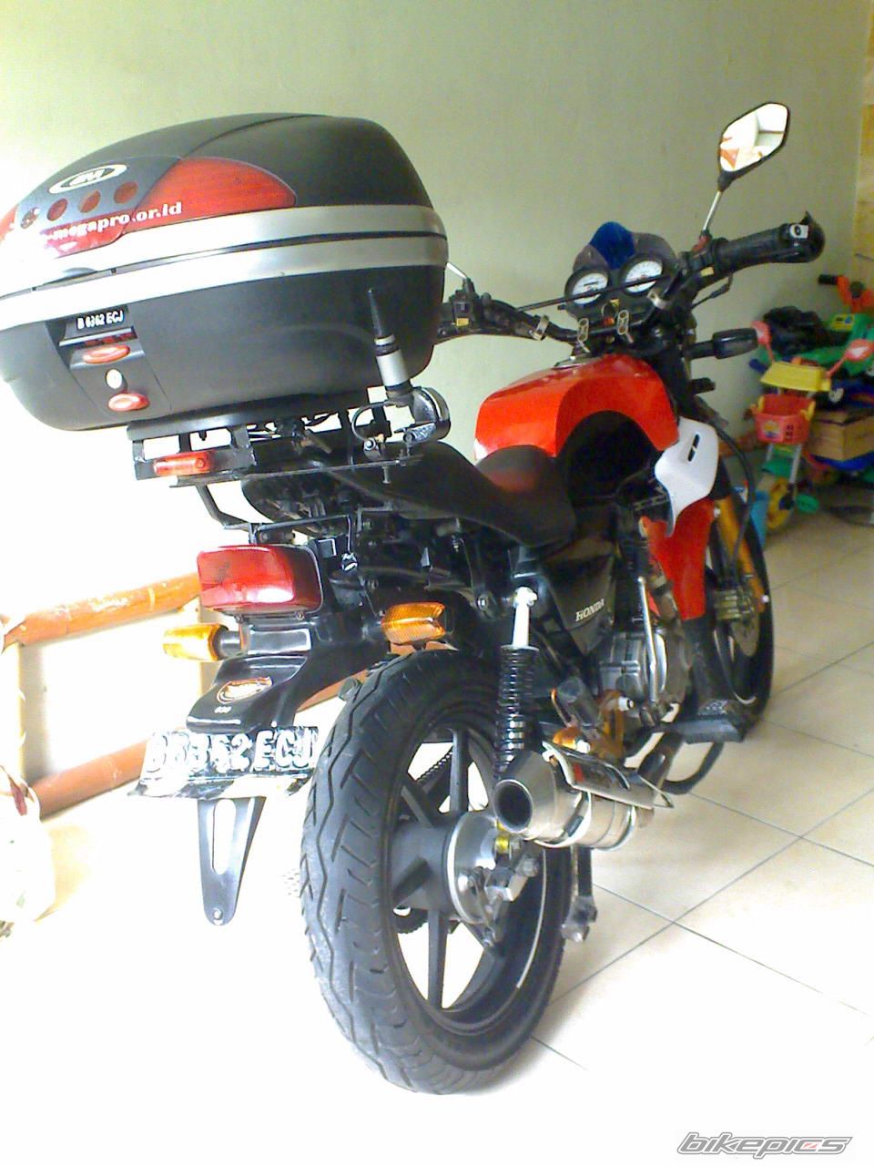 Photo 1732044